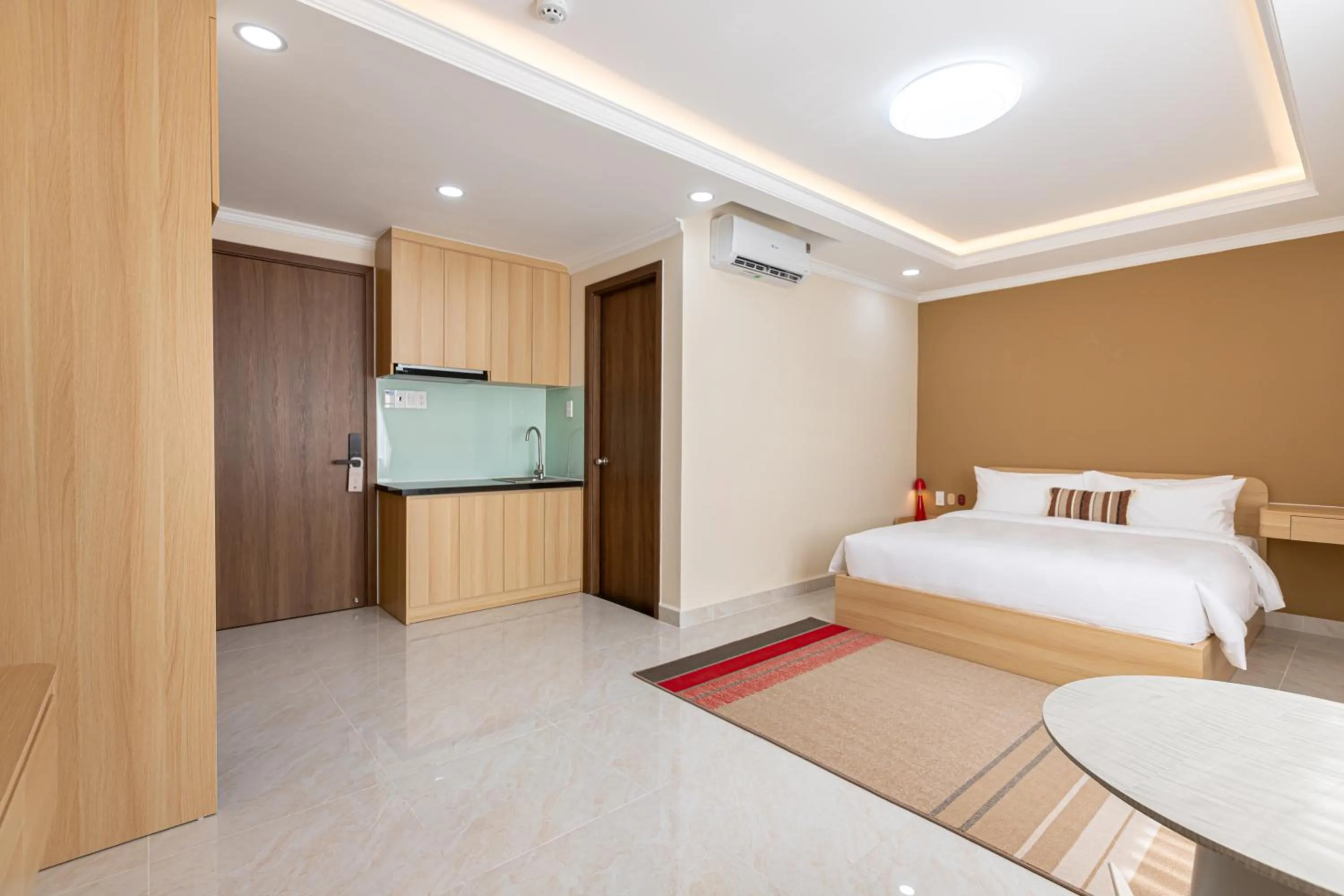 Photo of the whole room, Bed in Shankee Hotel VN