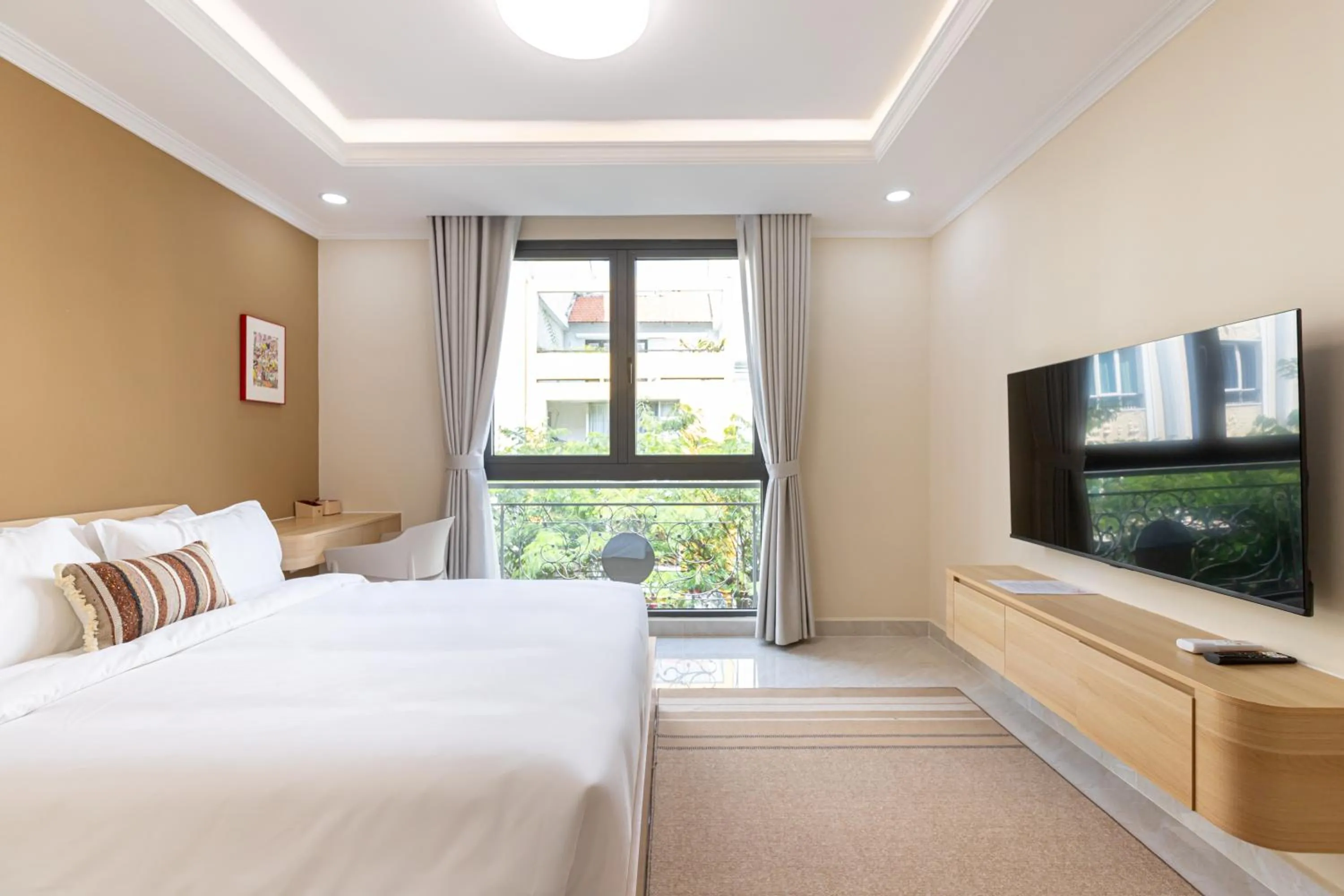 Photo of the whole room, Bed in Shankee Hotel VN