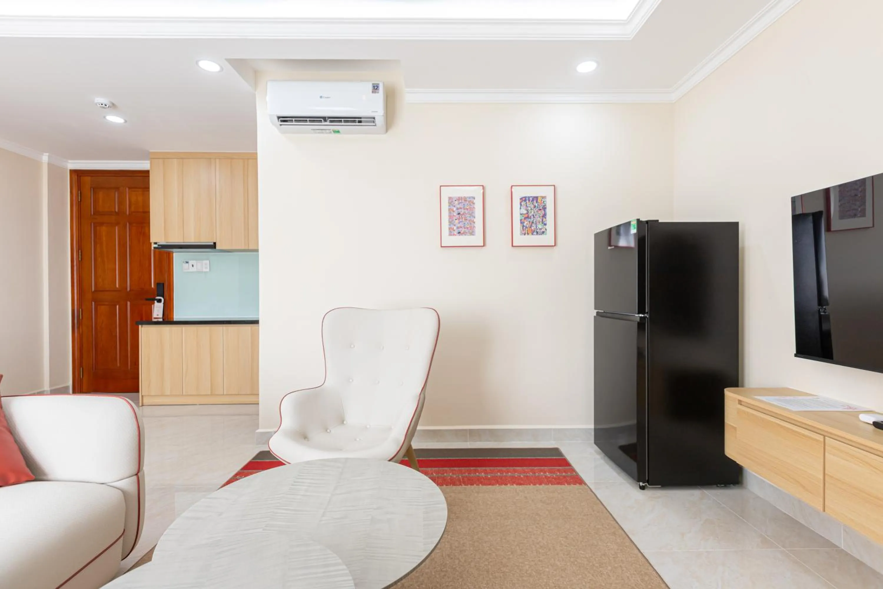 Communal lounge/ TV room in Shankee Hotel VN