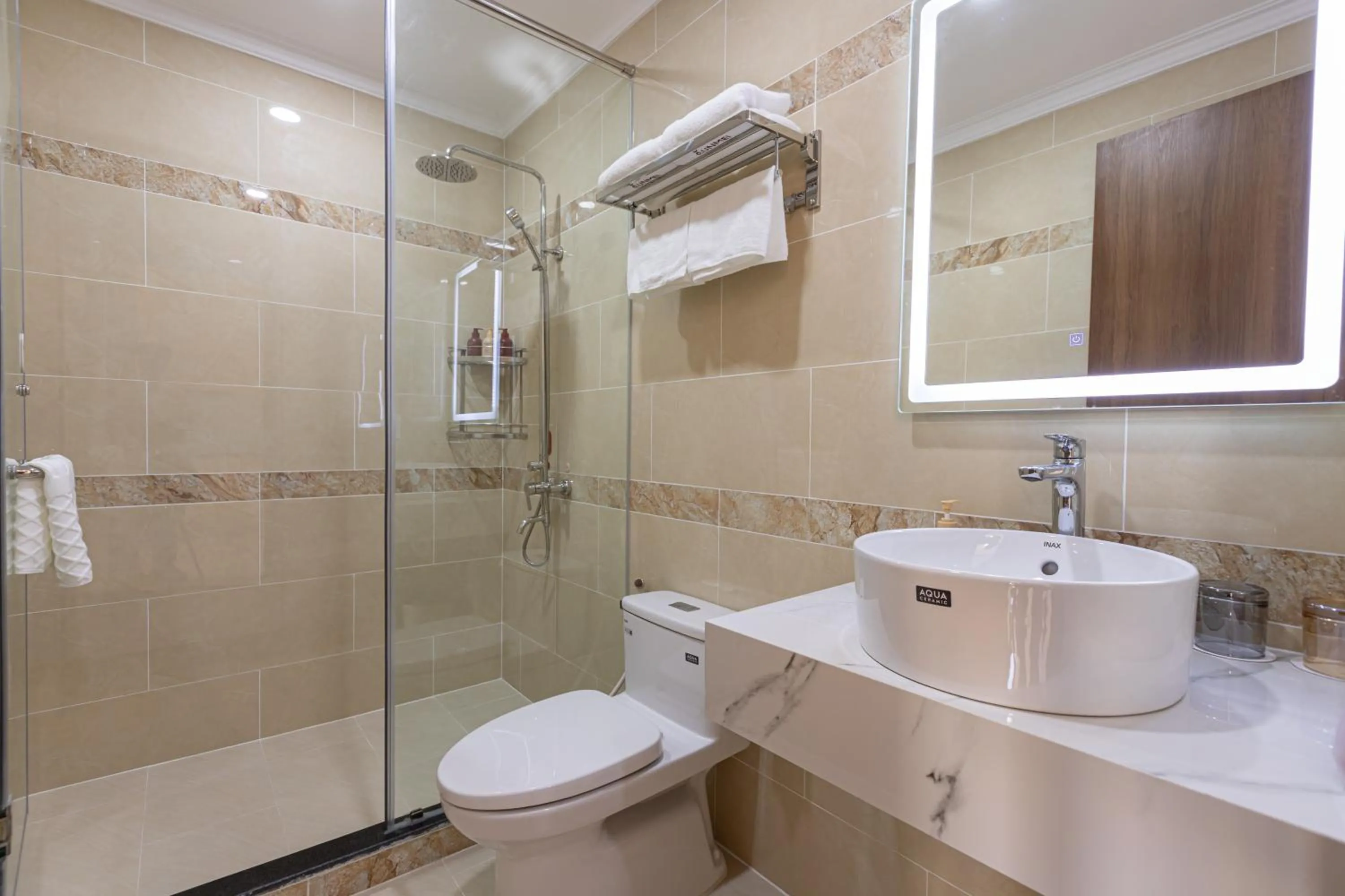 Shower in Shankee Hotel VN