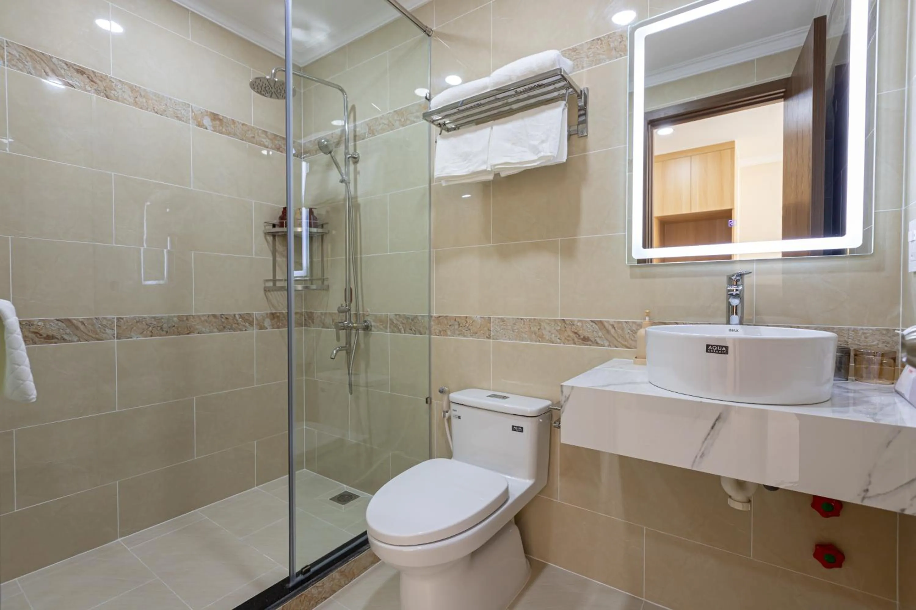 Shower in Shankee Hotel VN