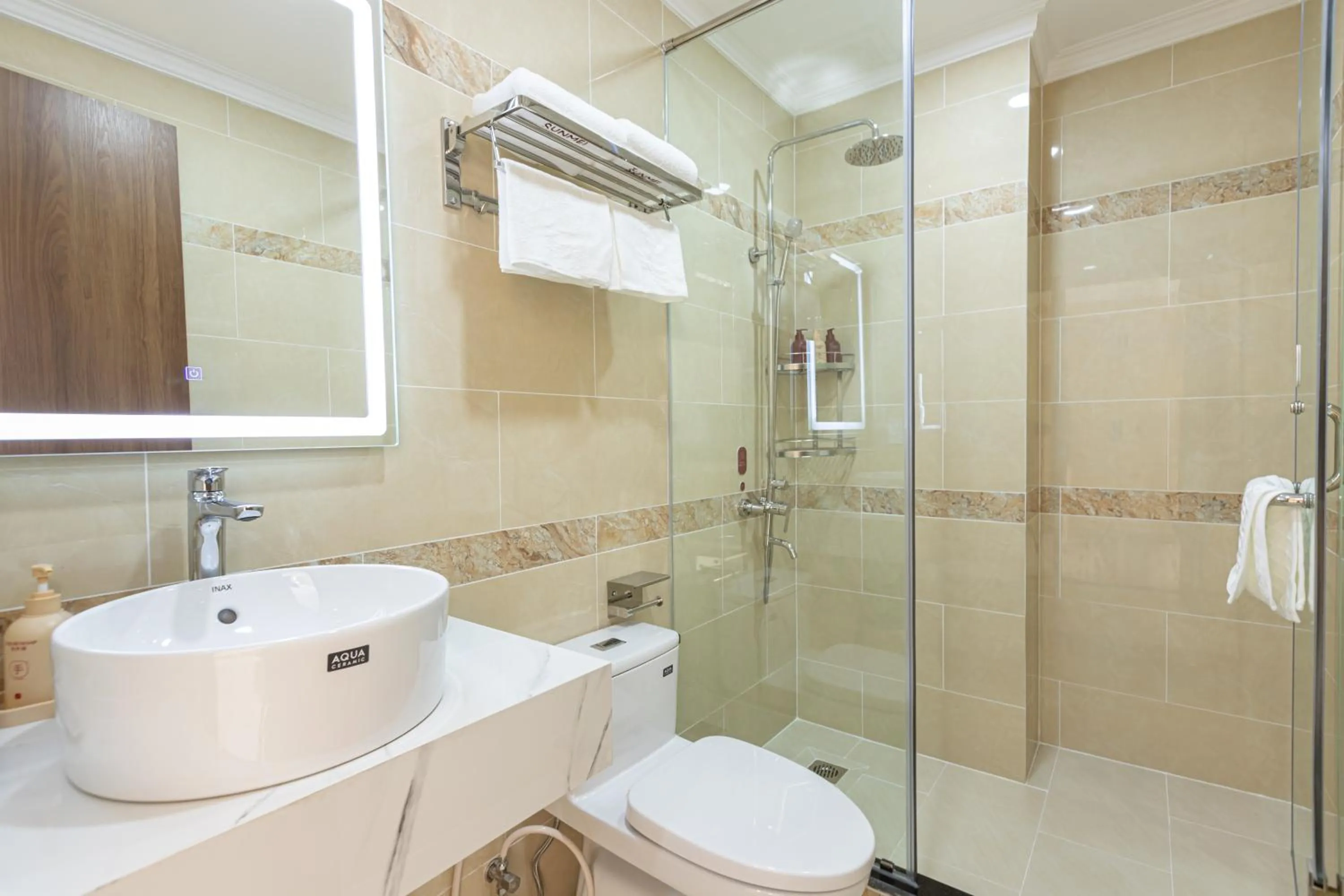 Shower in Shankee Hotel VN