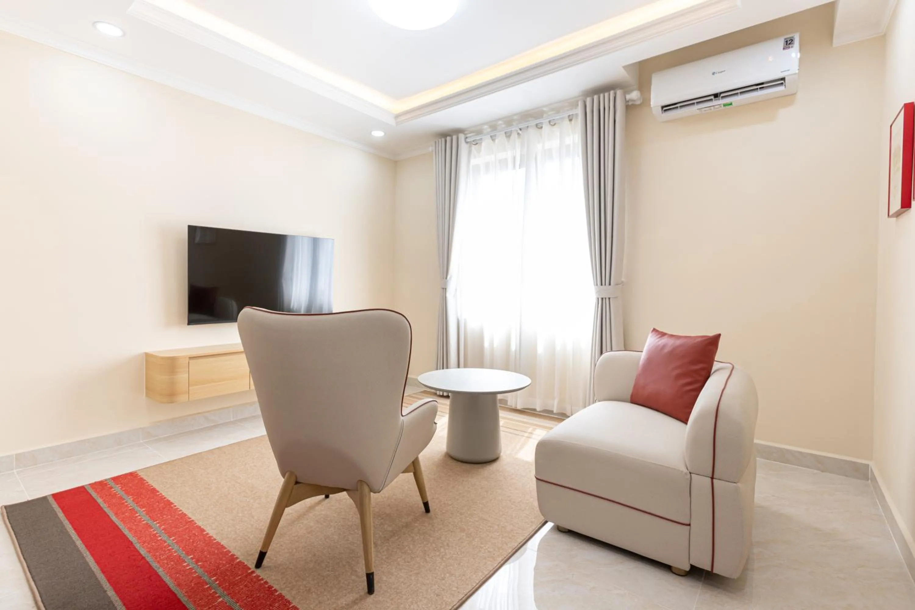 Communal lounge/ TV room in Shankee Hotel VN
