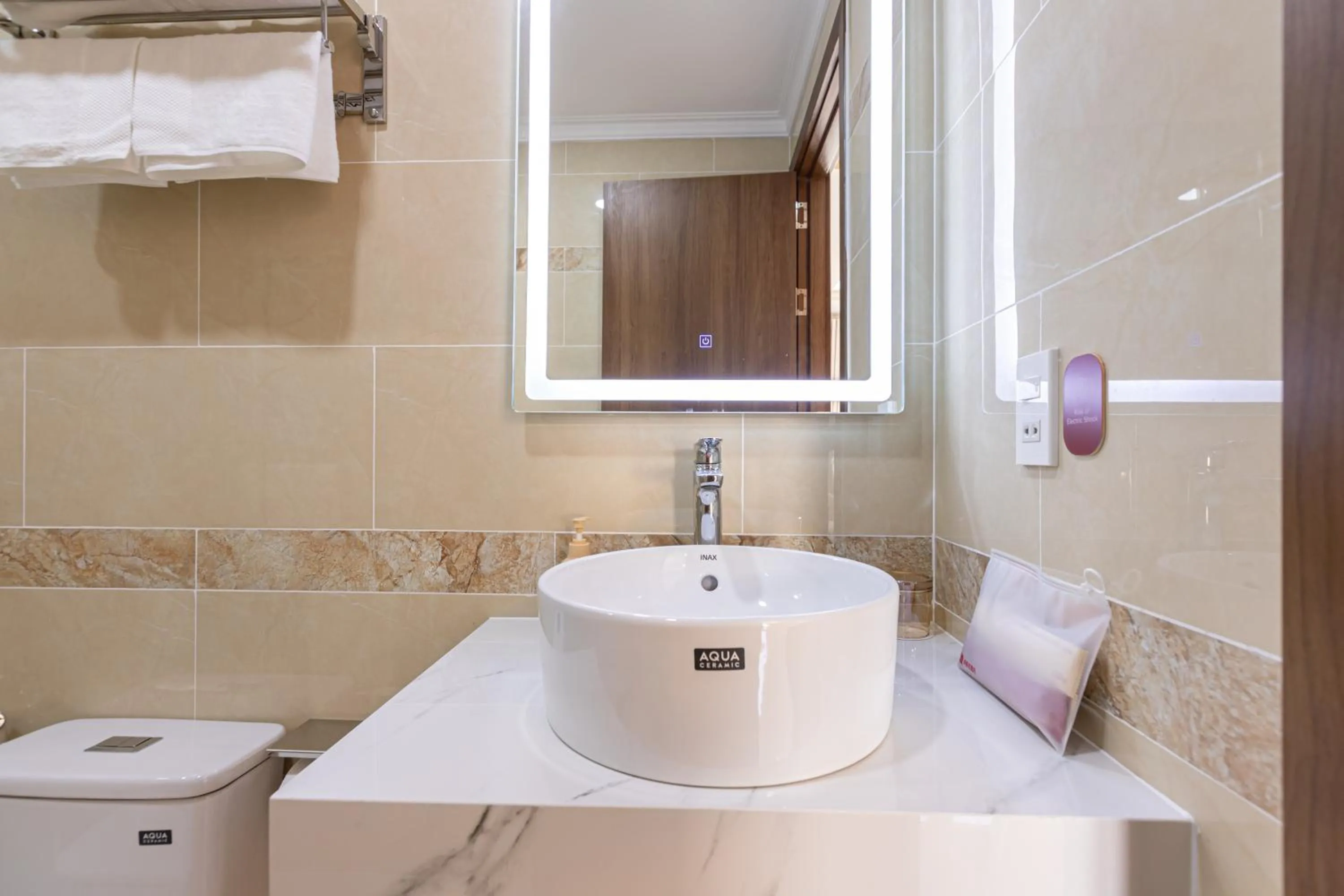 Shower in Shankee Hotel VN