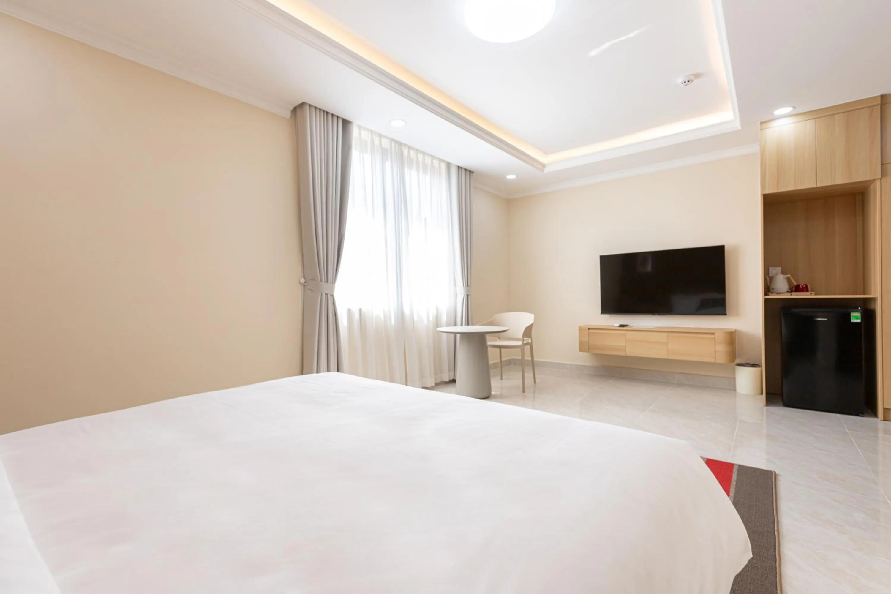 Photo of the whole room, Bed in Shankee Hotel VN