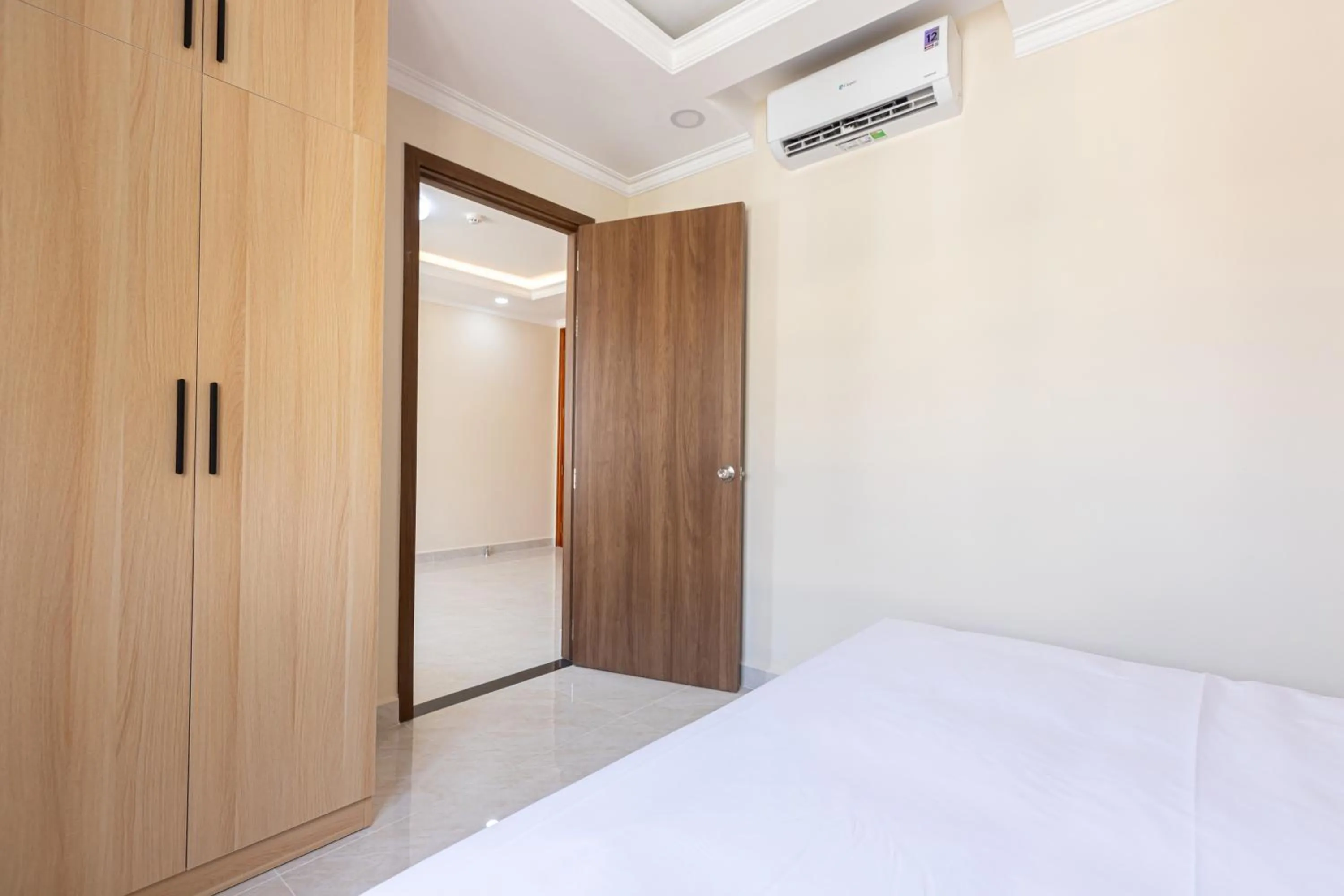 Photo of the whole room, Bed in Shankee Hotel VN