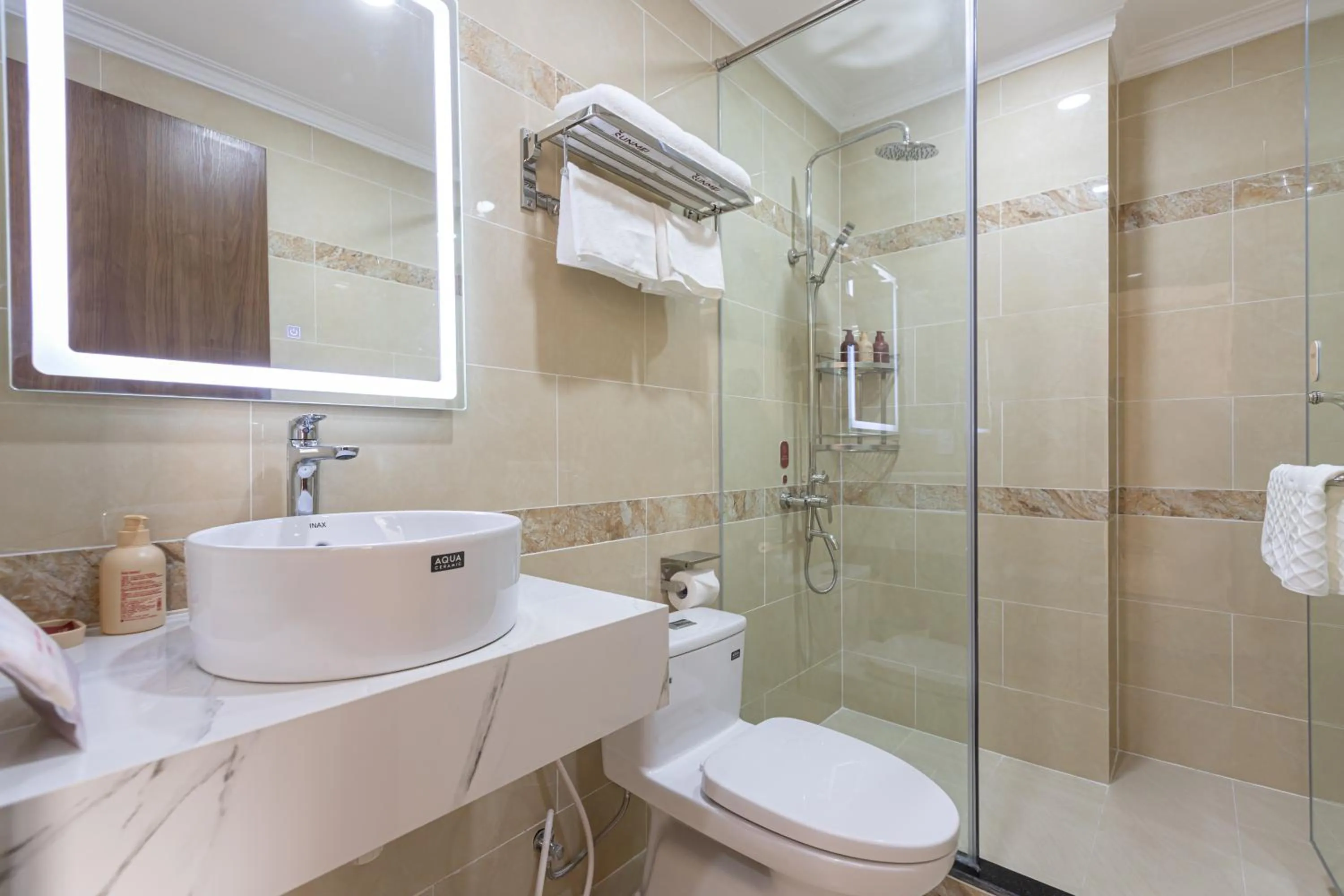 Shower in Shankee Hotel VN