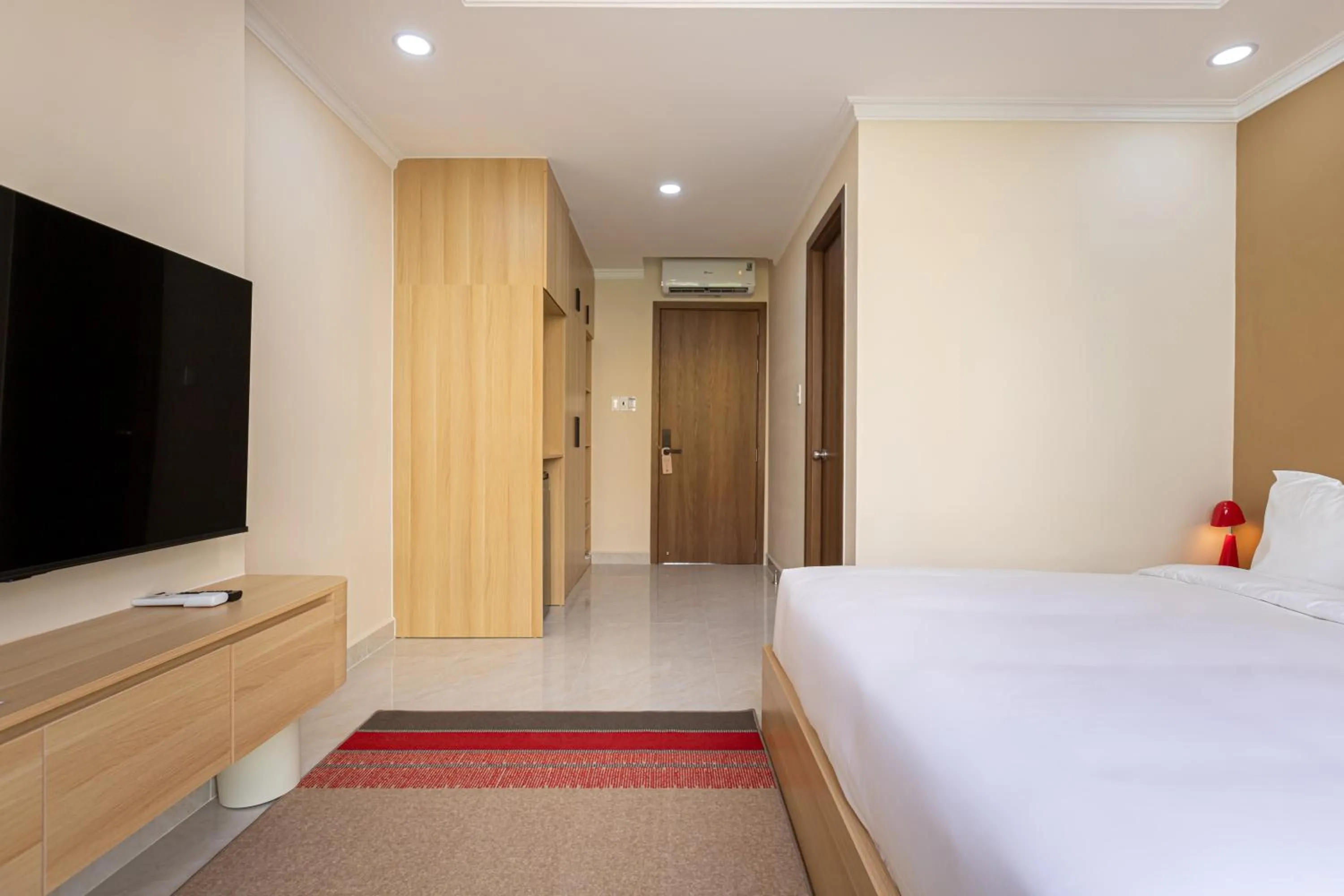 Photo of the whole room, Bed in Shankee Hotel VN