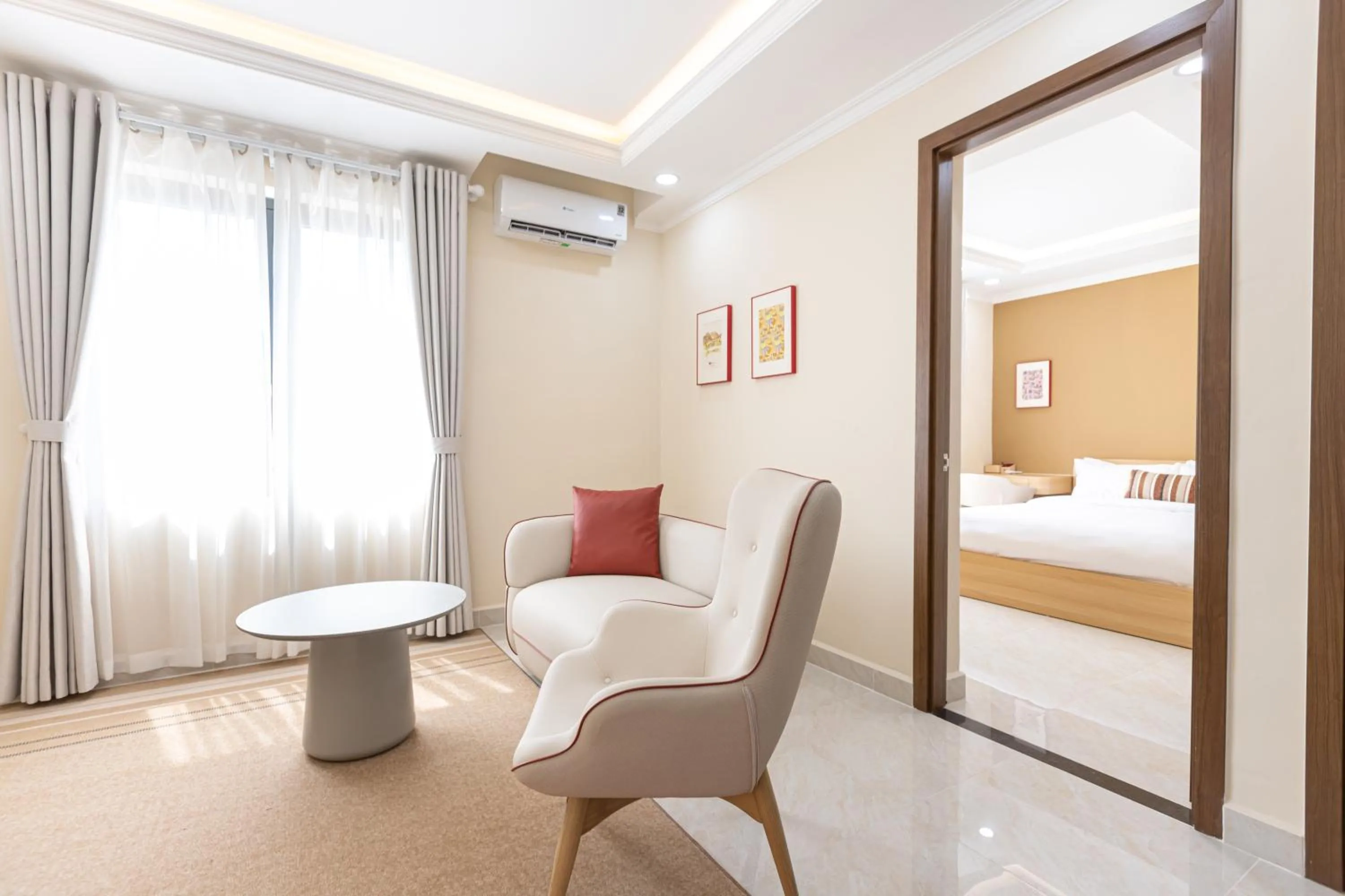 Photo of the whole room, Bed in Shankee Hotel VN