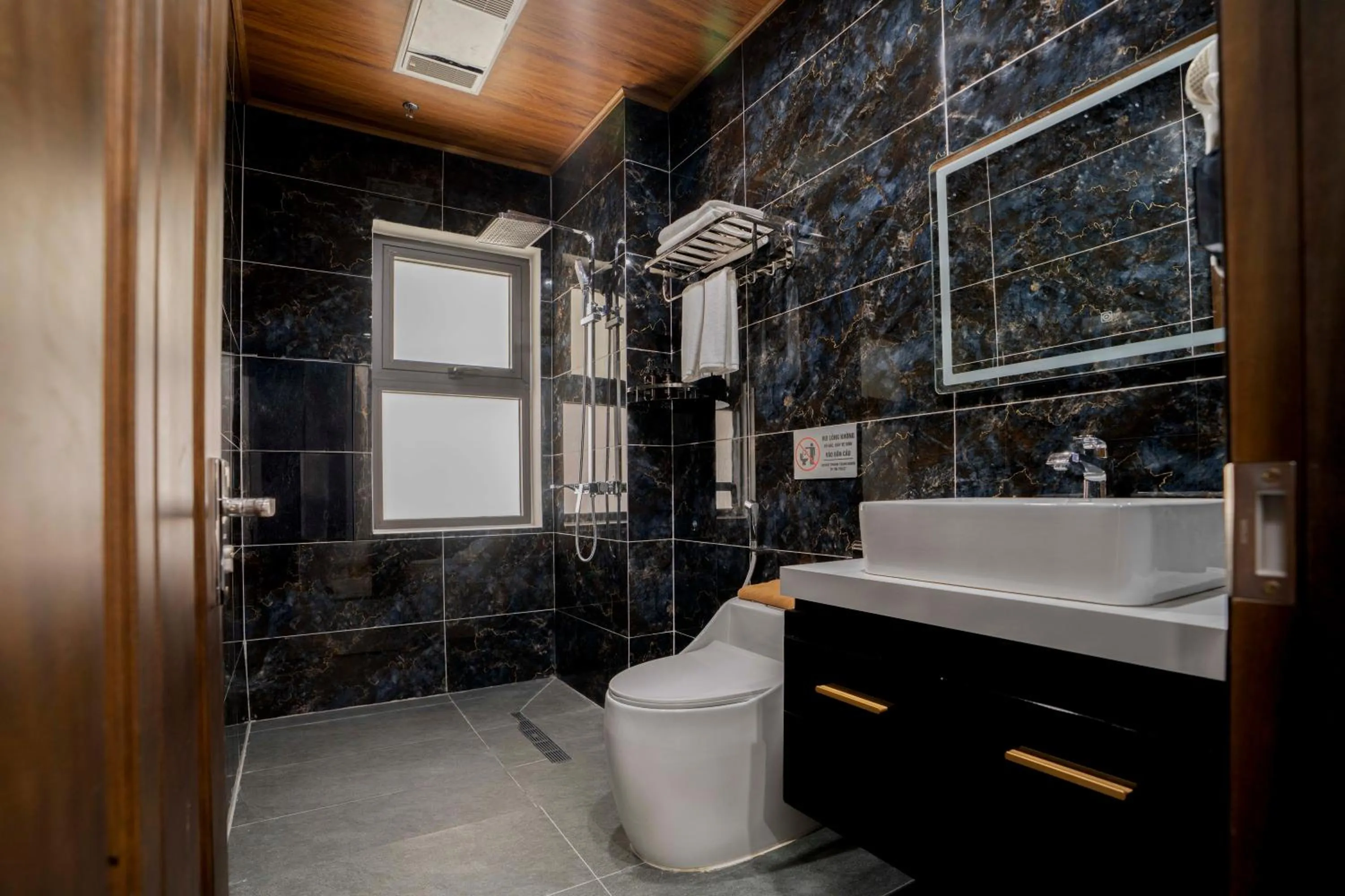 Bathroom in Hai An Hotel Suites Ha Noi