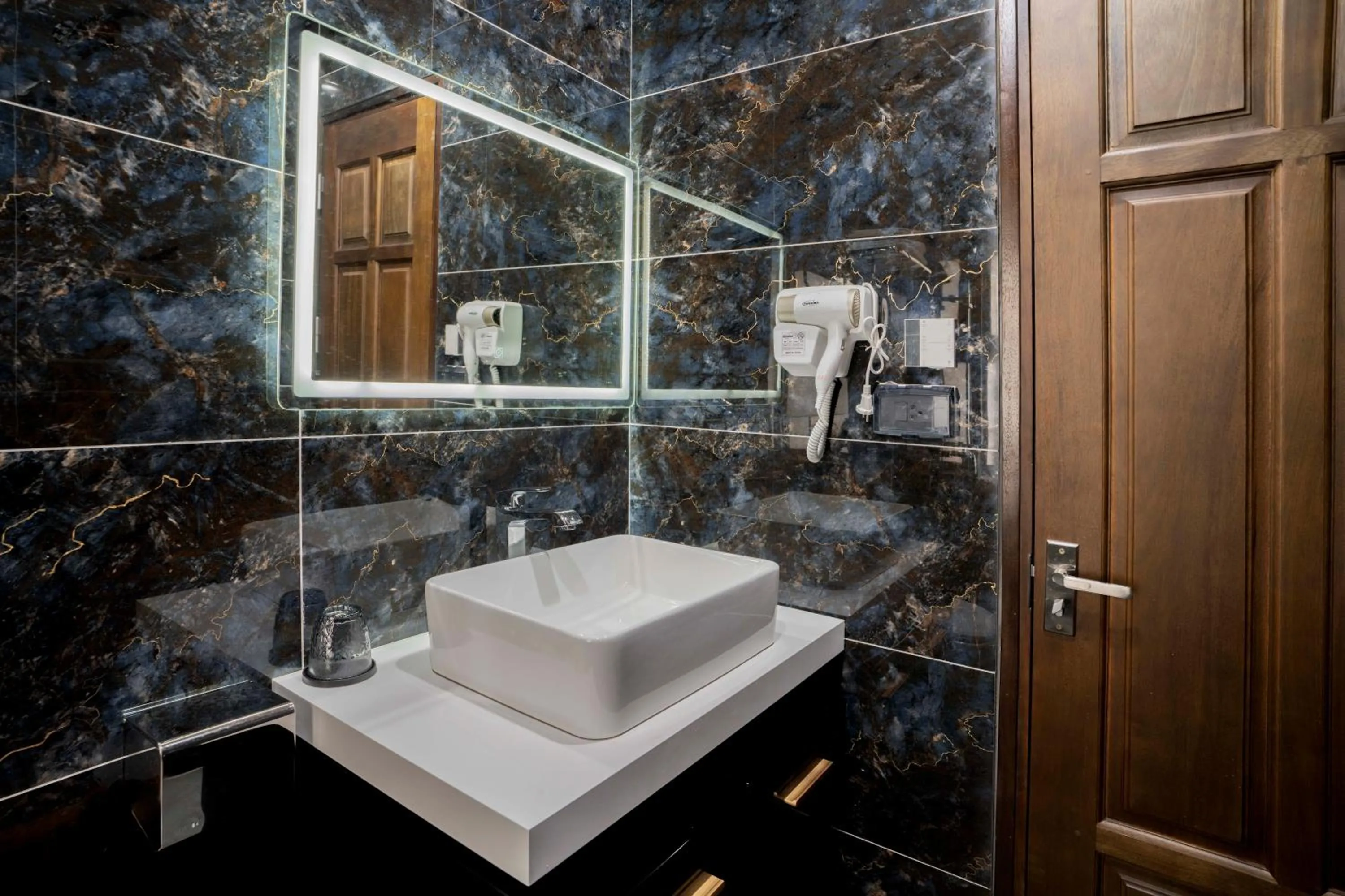 Bathroom in Hai An Hotel Suites Ha Noi