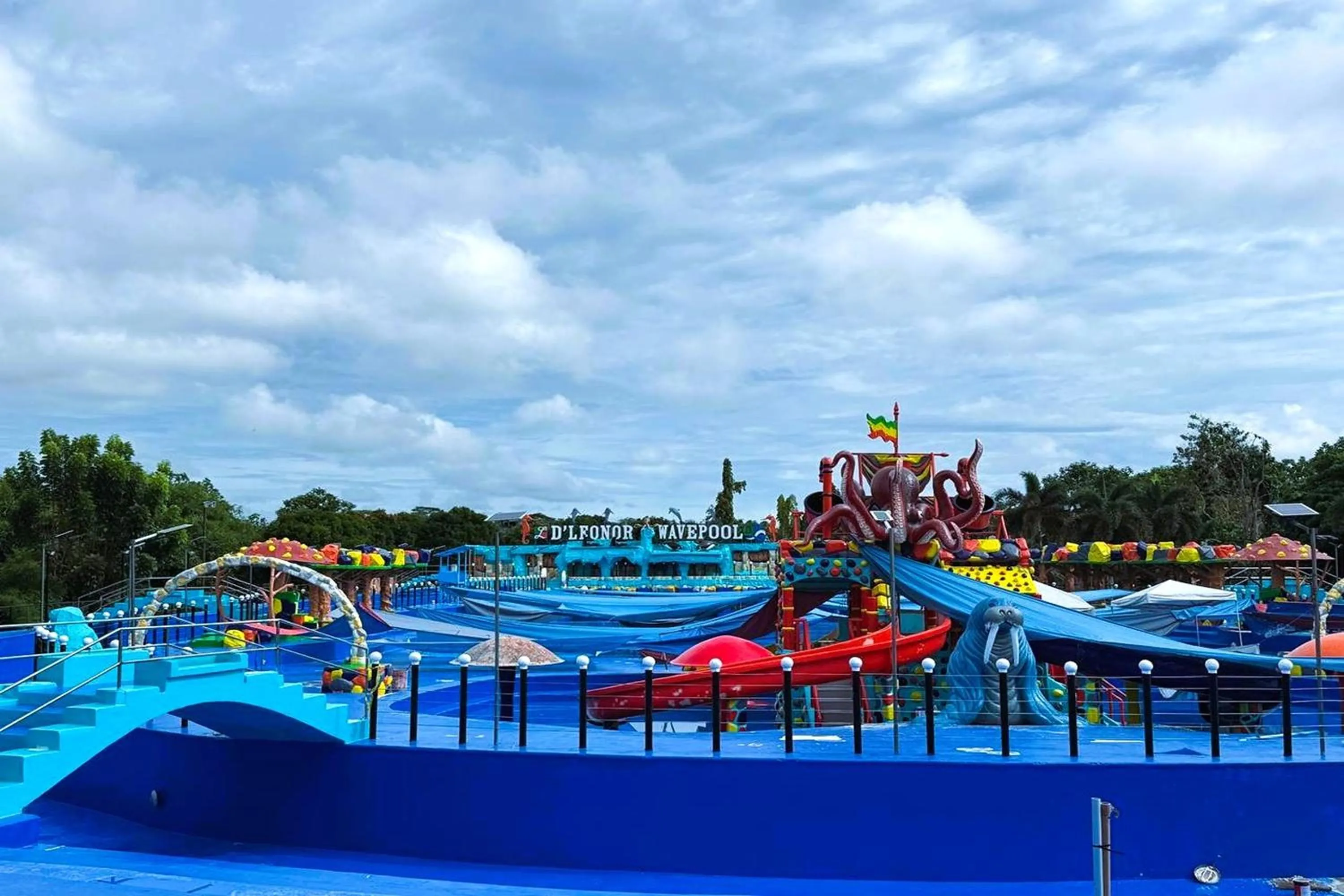 Swimming pool in D' Leonor Inland Resort and Adventure Park