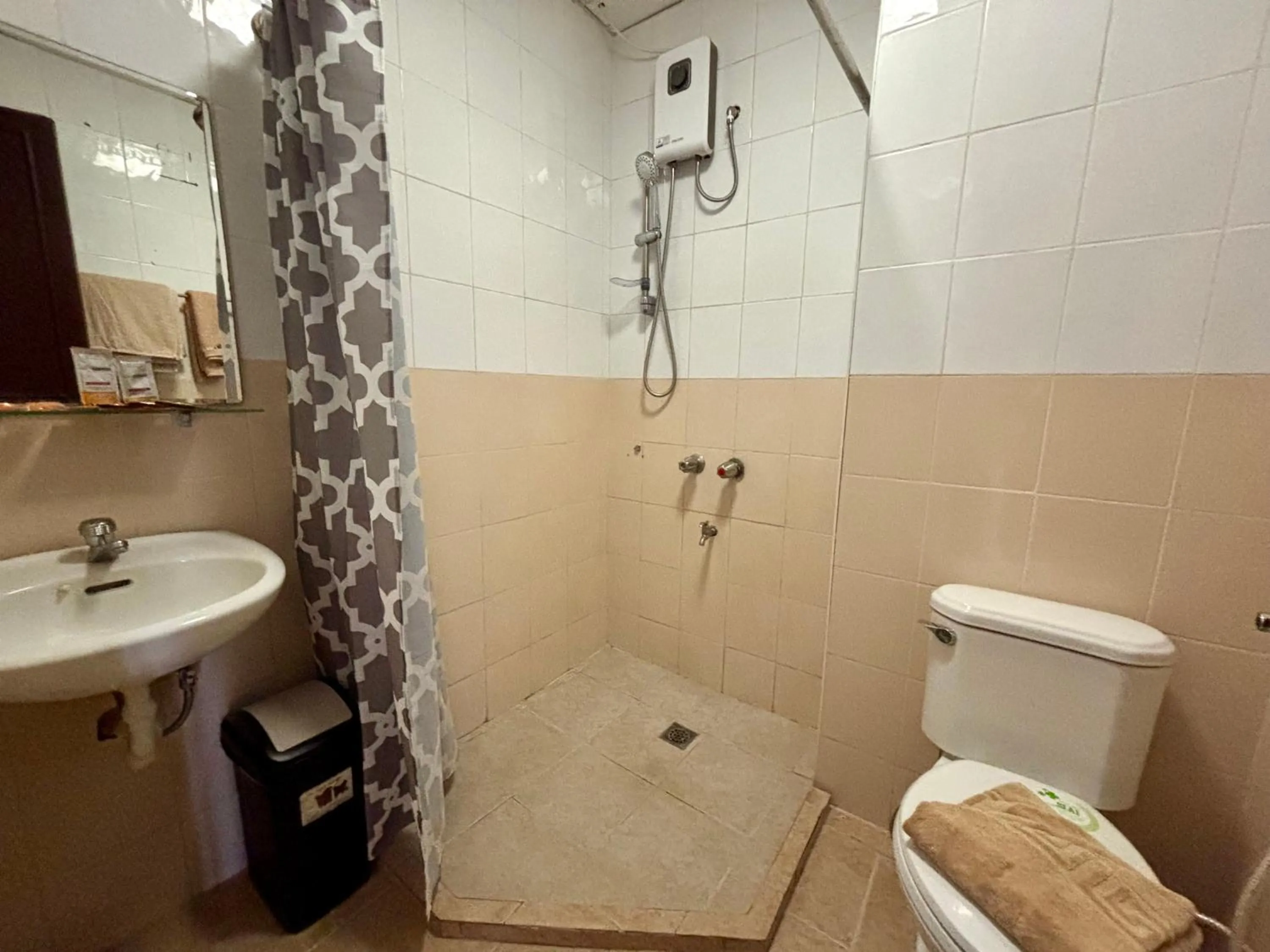 Bathroom in D' Leonor Inland Resort and Adventure Park