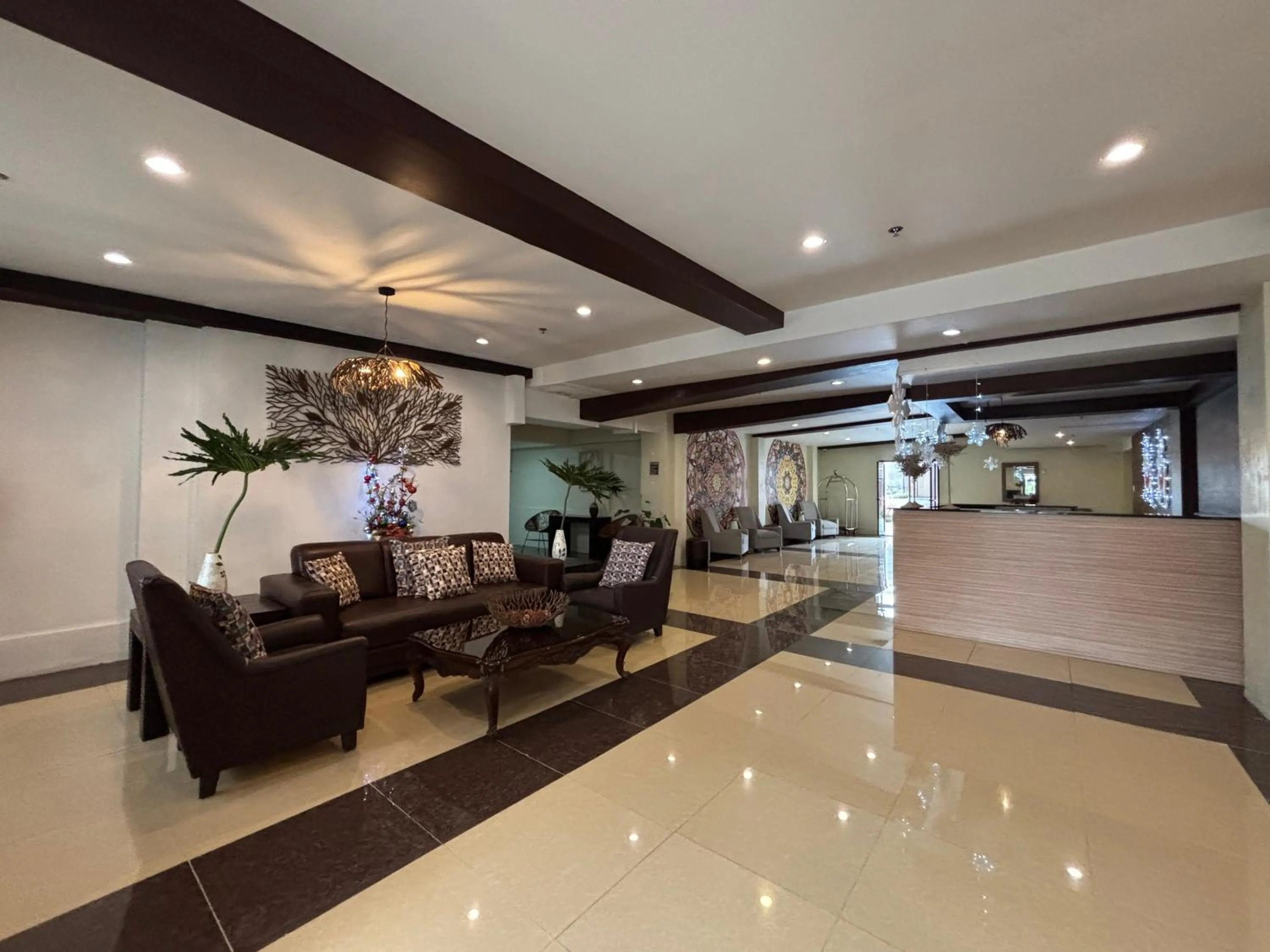 Lobby or reception in D' Leonor Inland Resort and Adventure Park