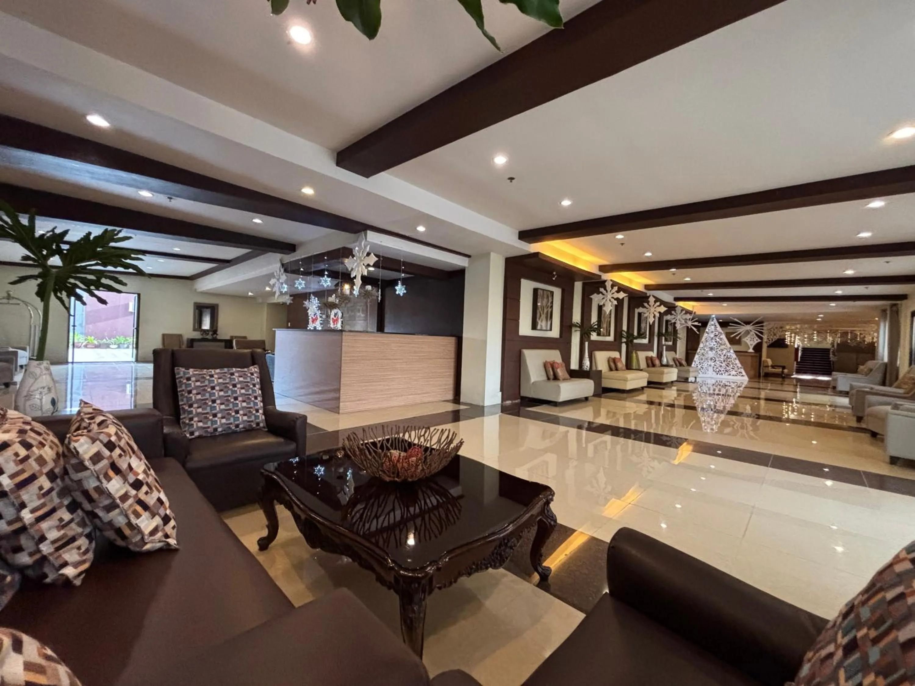 Lobby or reception in D' Leonor Inland Resort and Adventure Park