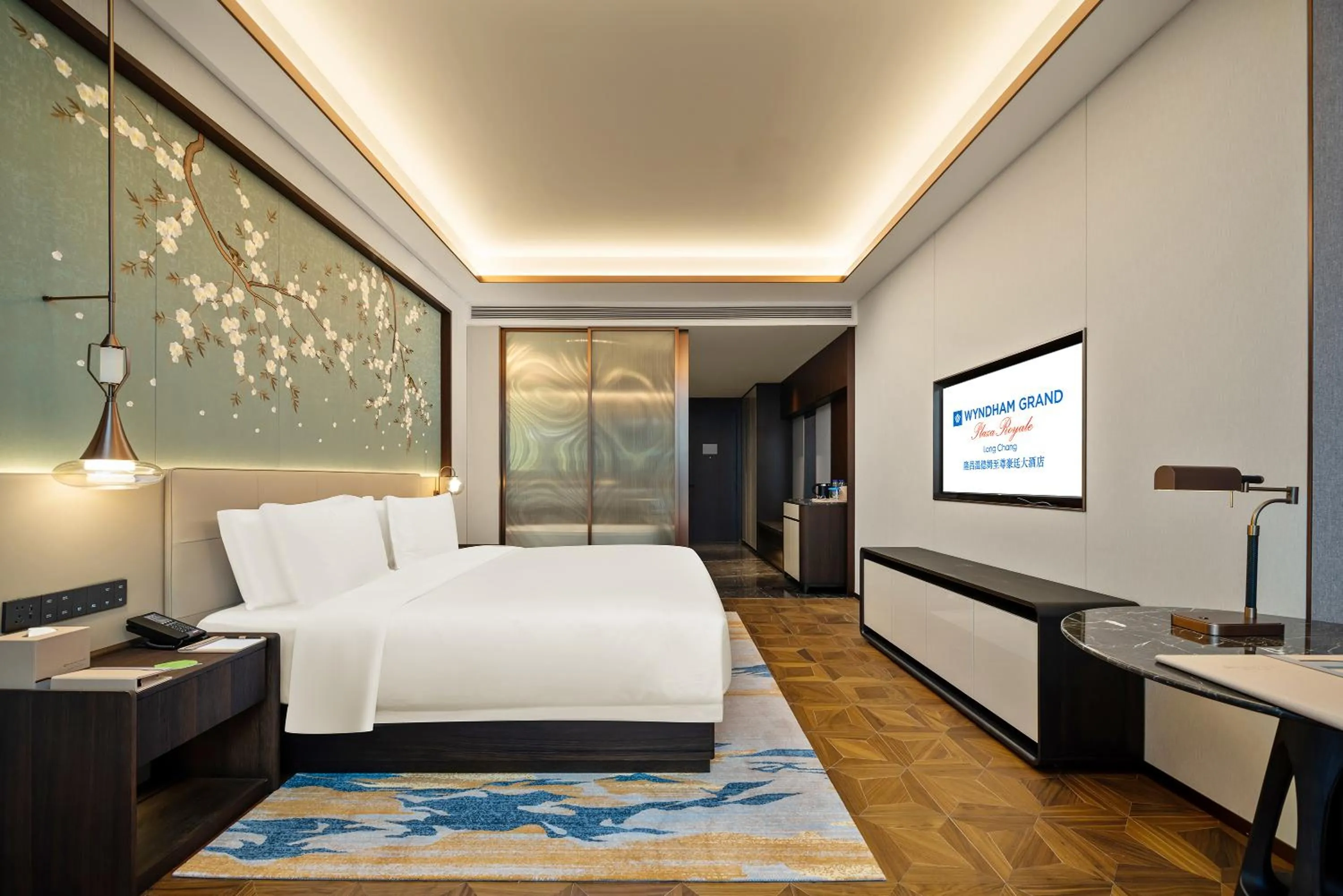 Photo of the whole room, Bed in Wyndham Grand Plaza Royale Longchang