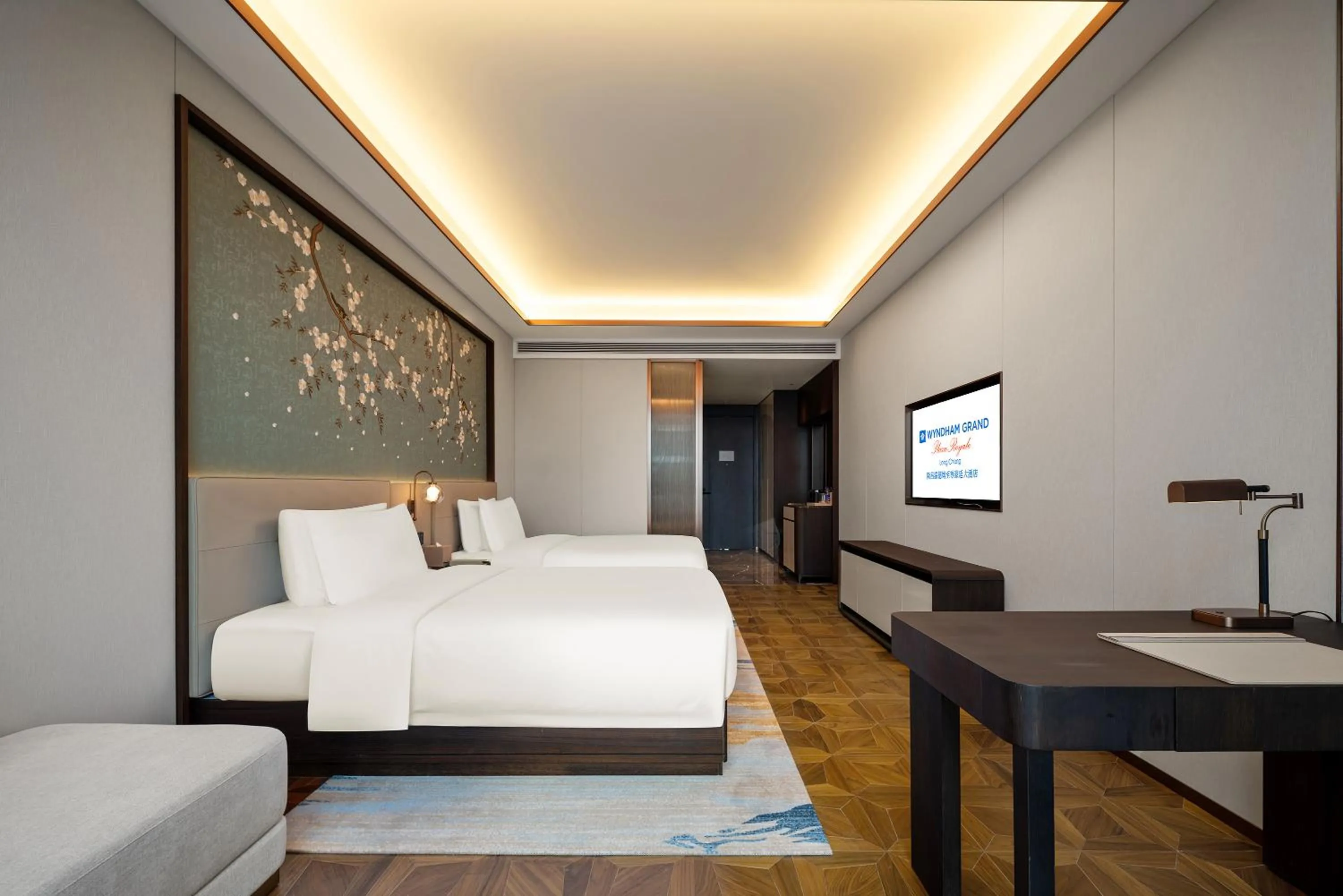 Photo of the whole room, Bed in Wyndham Grand Plaza Royale Longchang
