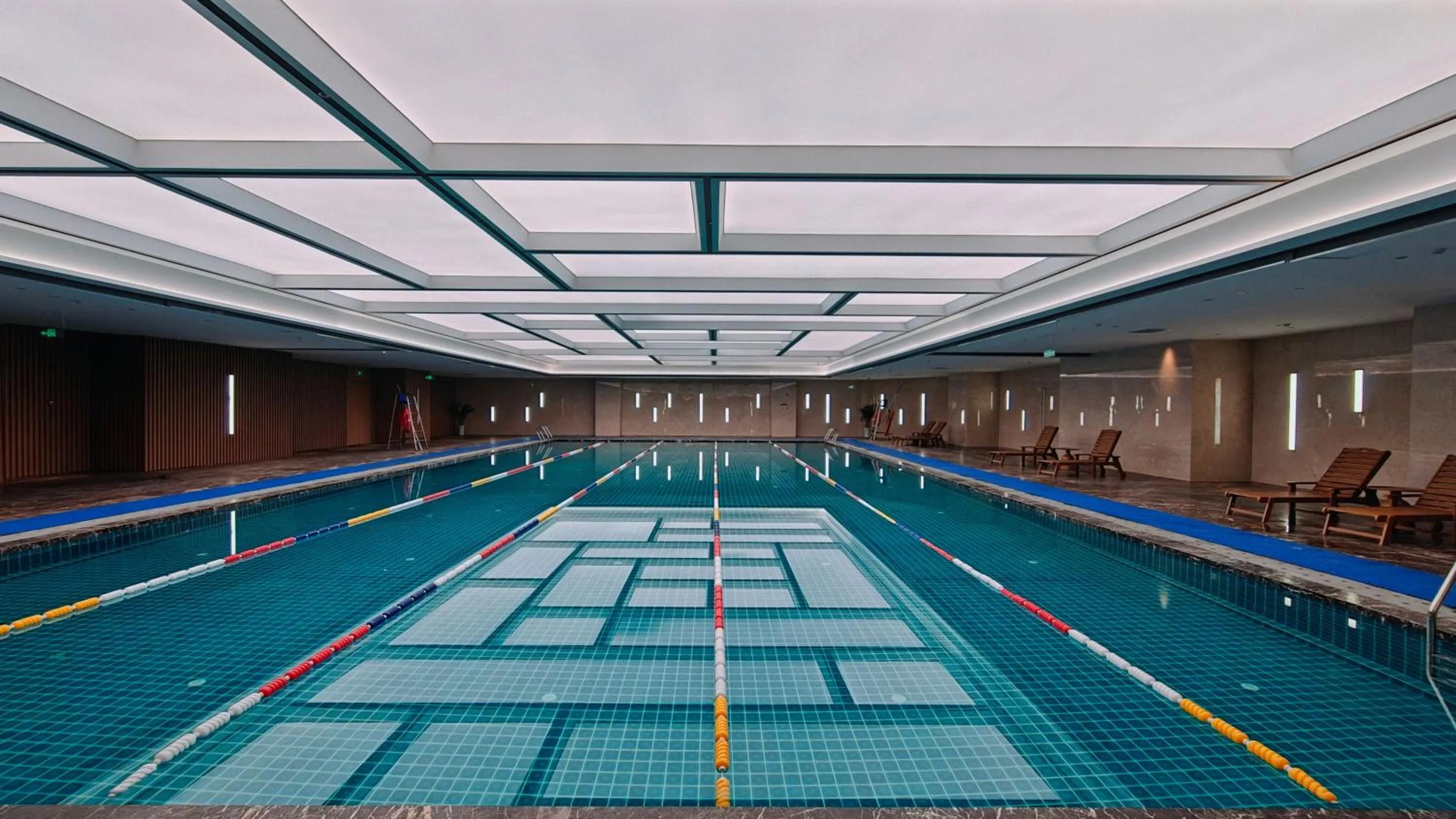Swimming pool in Wyndham Grand Plaza Royale Longchang