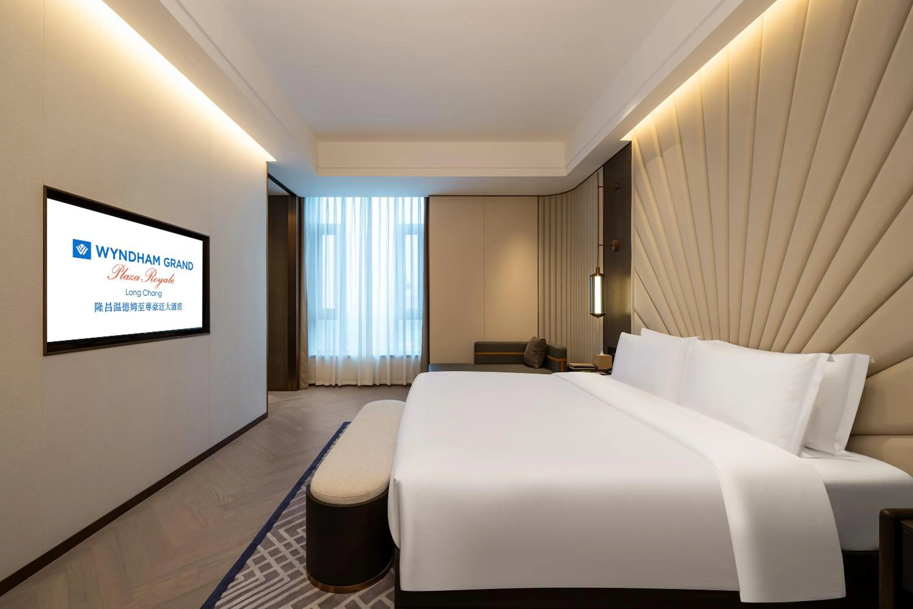 Photo of the whole room, Bed in Wyndham Grand Plaza Royale Longchang