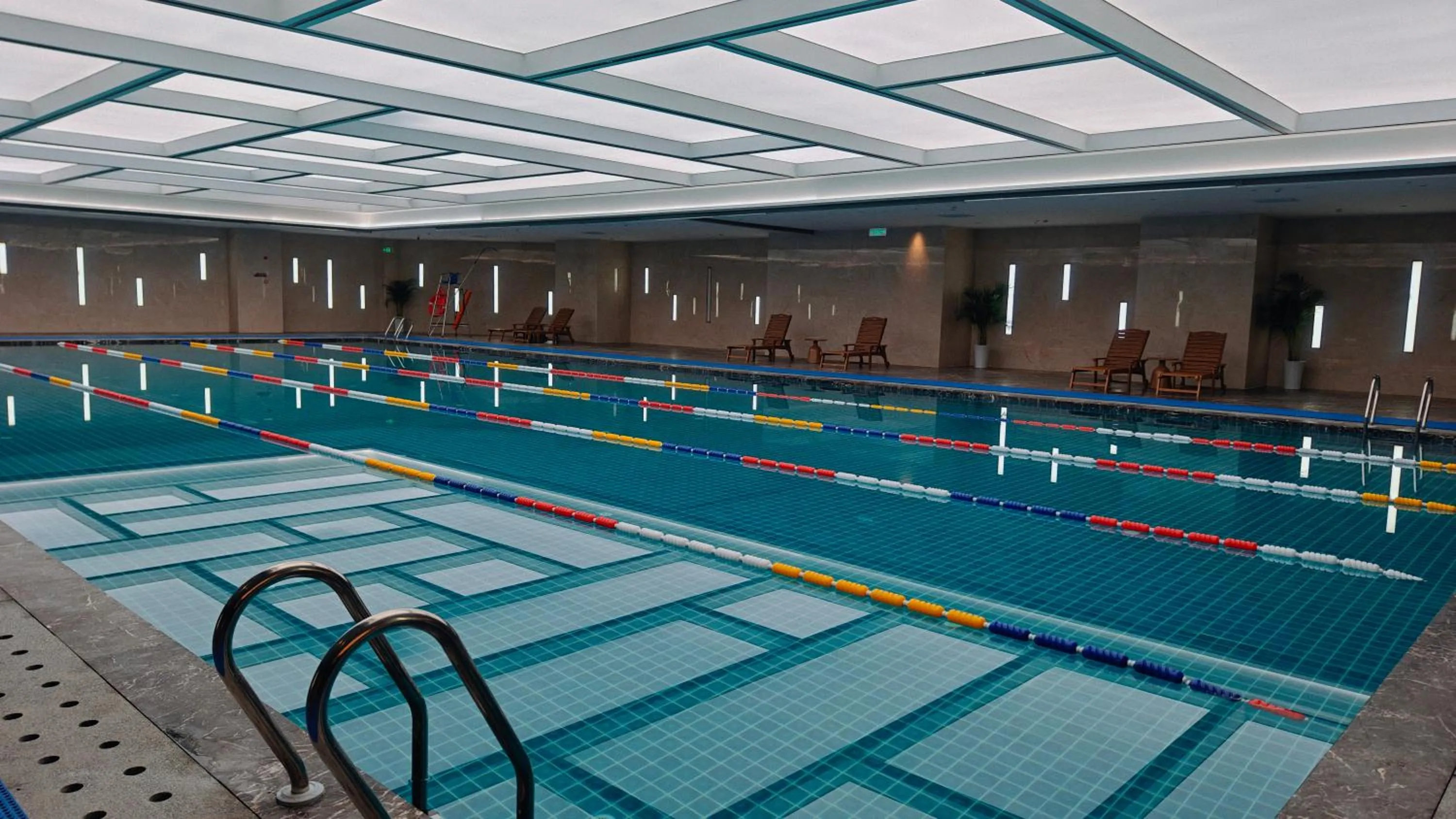 Swimming pool in Wyndham Grand Plaza Royale Longchang