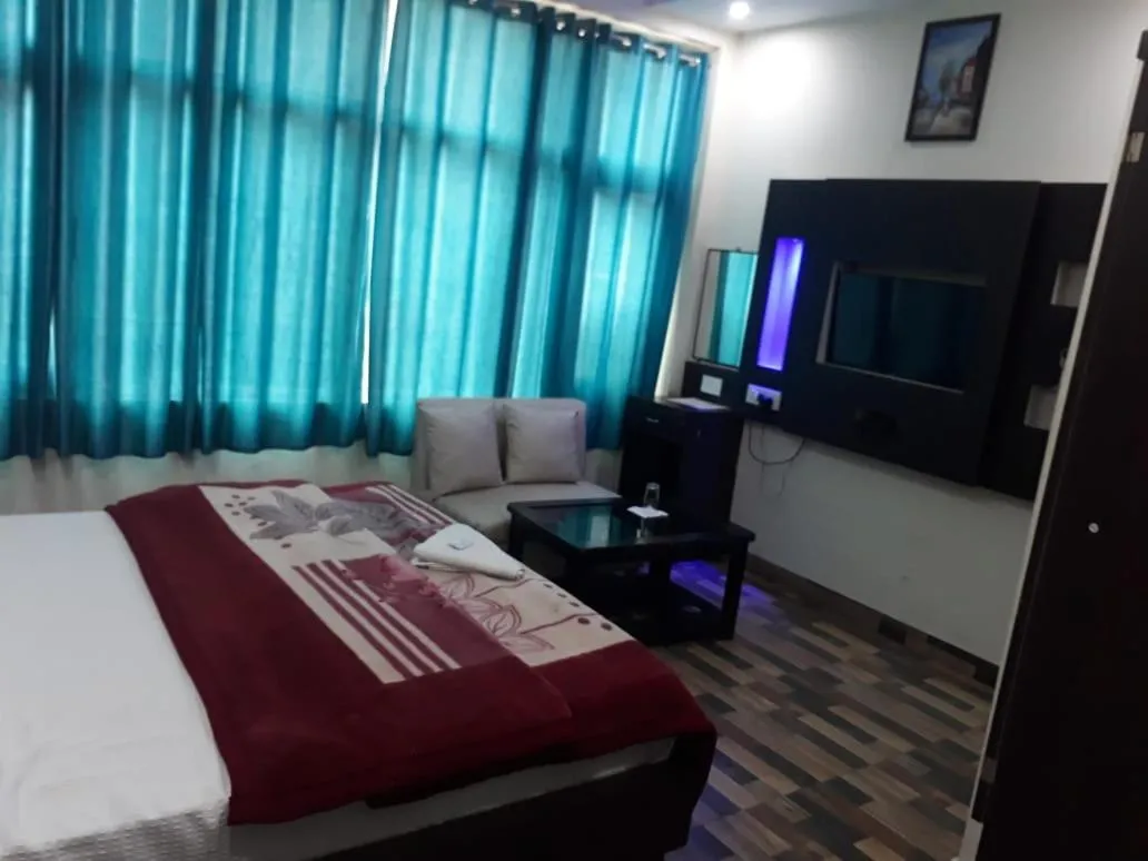 Bed in Hotel stay well Dalhousie