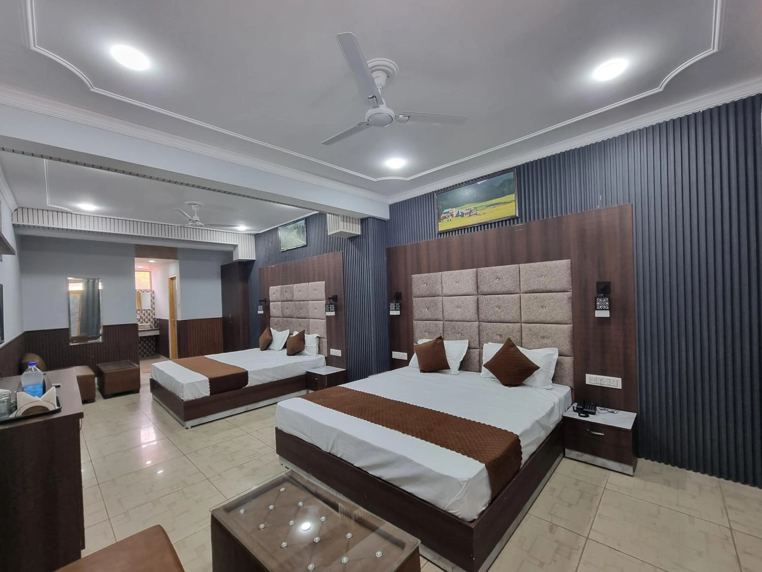 Bed in Hotel stay well Dalhousie
