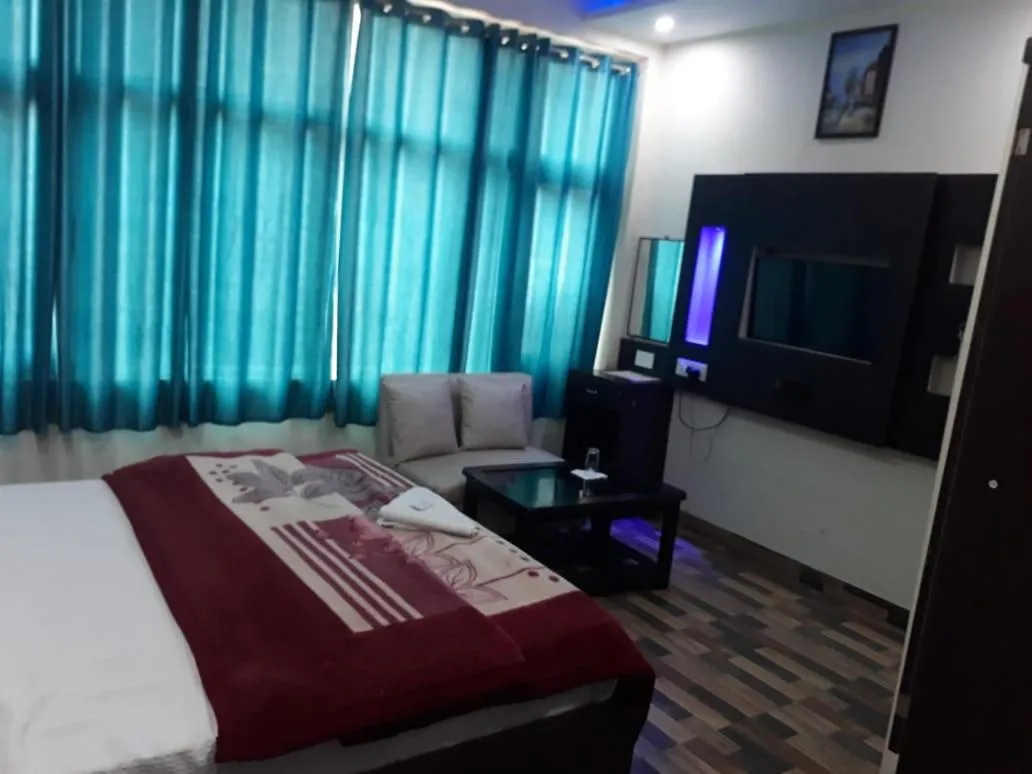 Bed in Hotel stay well Dalhousie