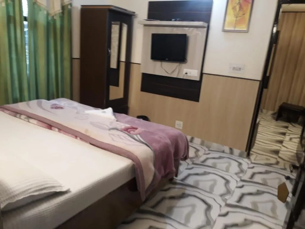 Bed in Hotel stay well Dalhousie