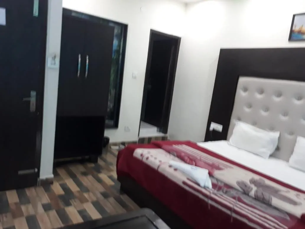 Bed in Hotel stay well Dalhousie