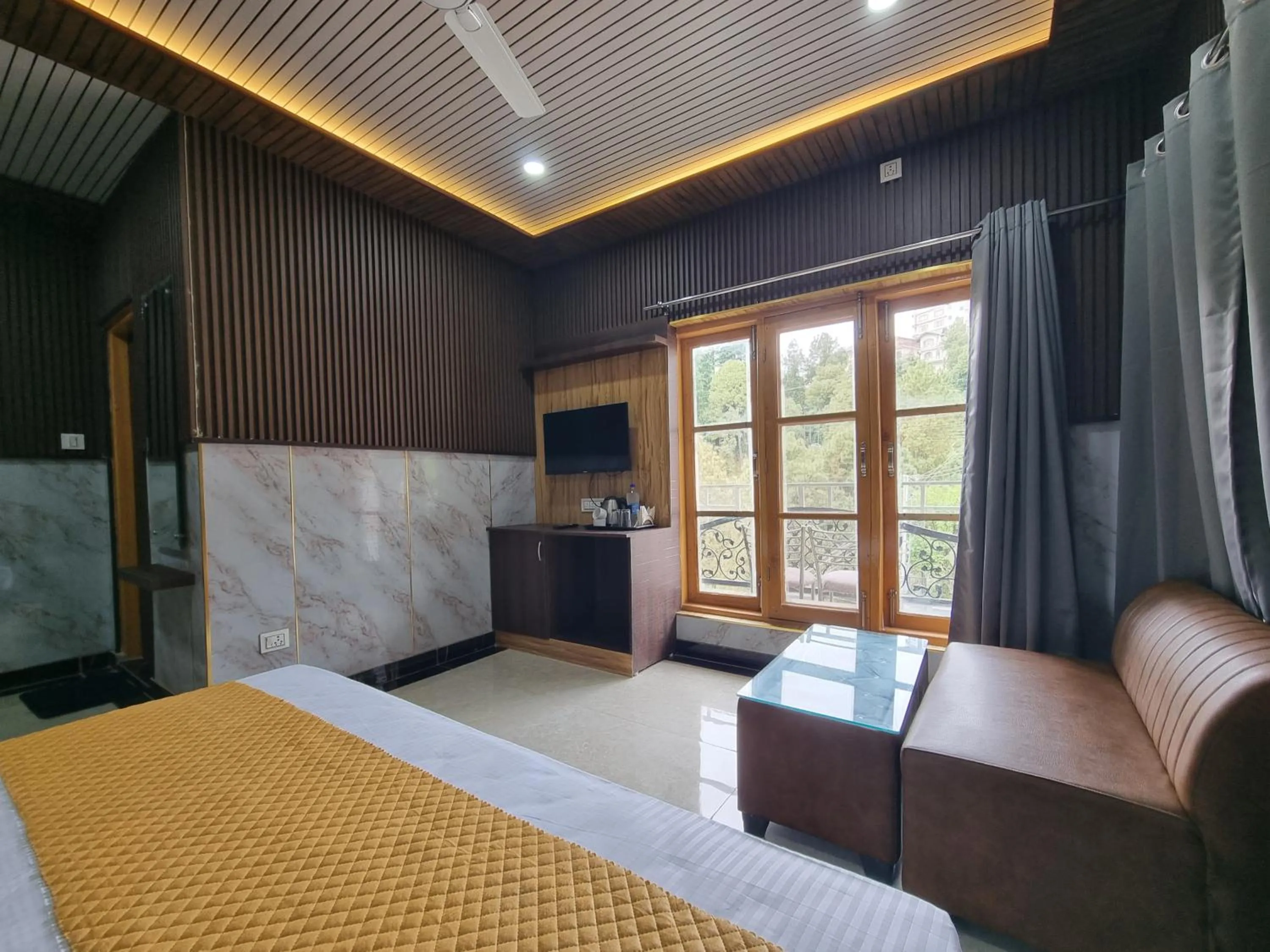 Bed in Hotel stay well Dalhousie