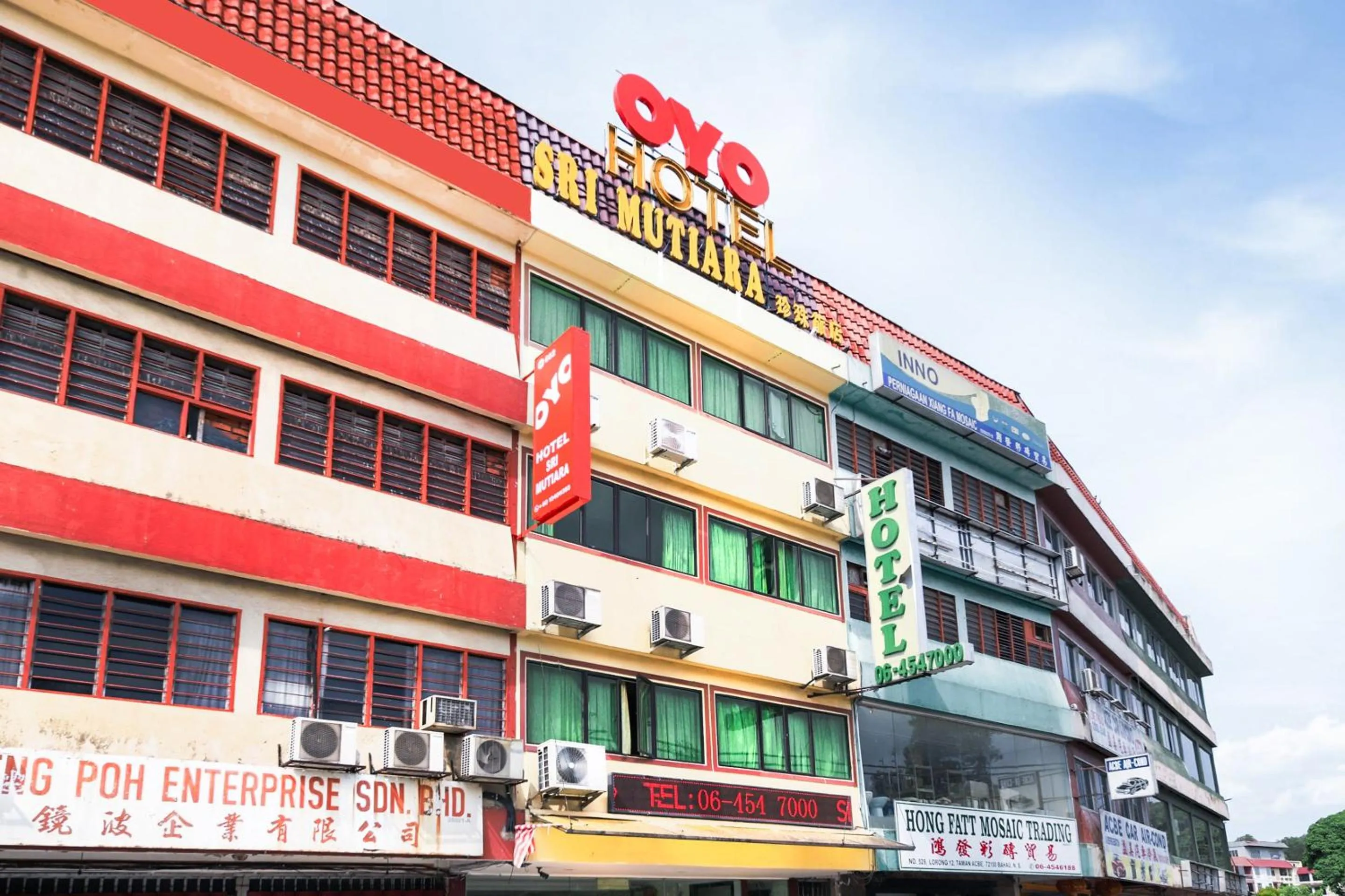 Facade/entrance in Hotel O Bahau Near Taisho Mountain Formerly Sri Mutiara Bahau