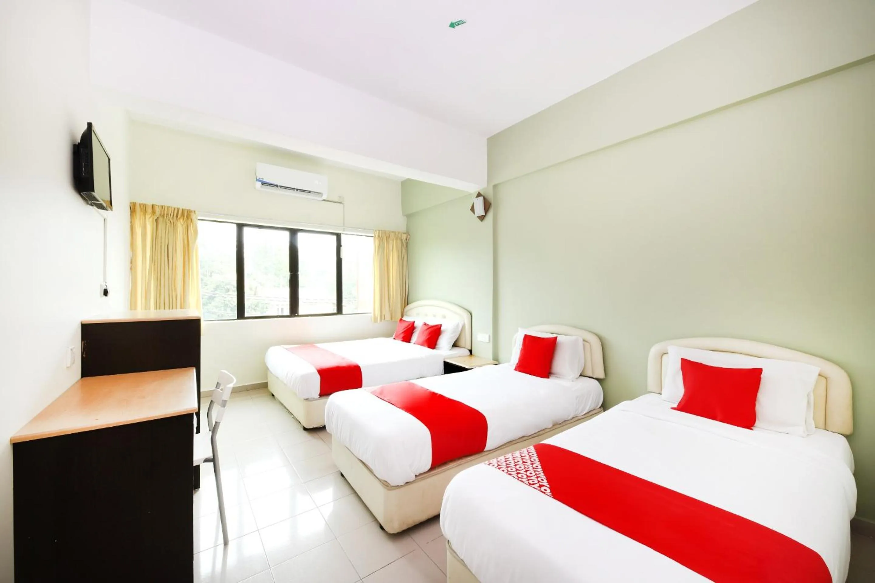 Bedroom, Bed in Hotel O Bahau Near Taisho Mountain Formerly Sri Mutiara Bahau