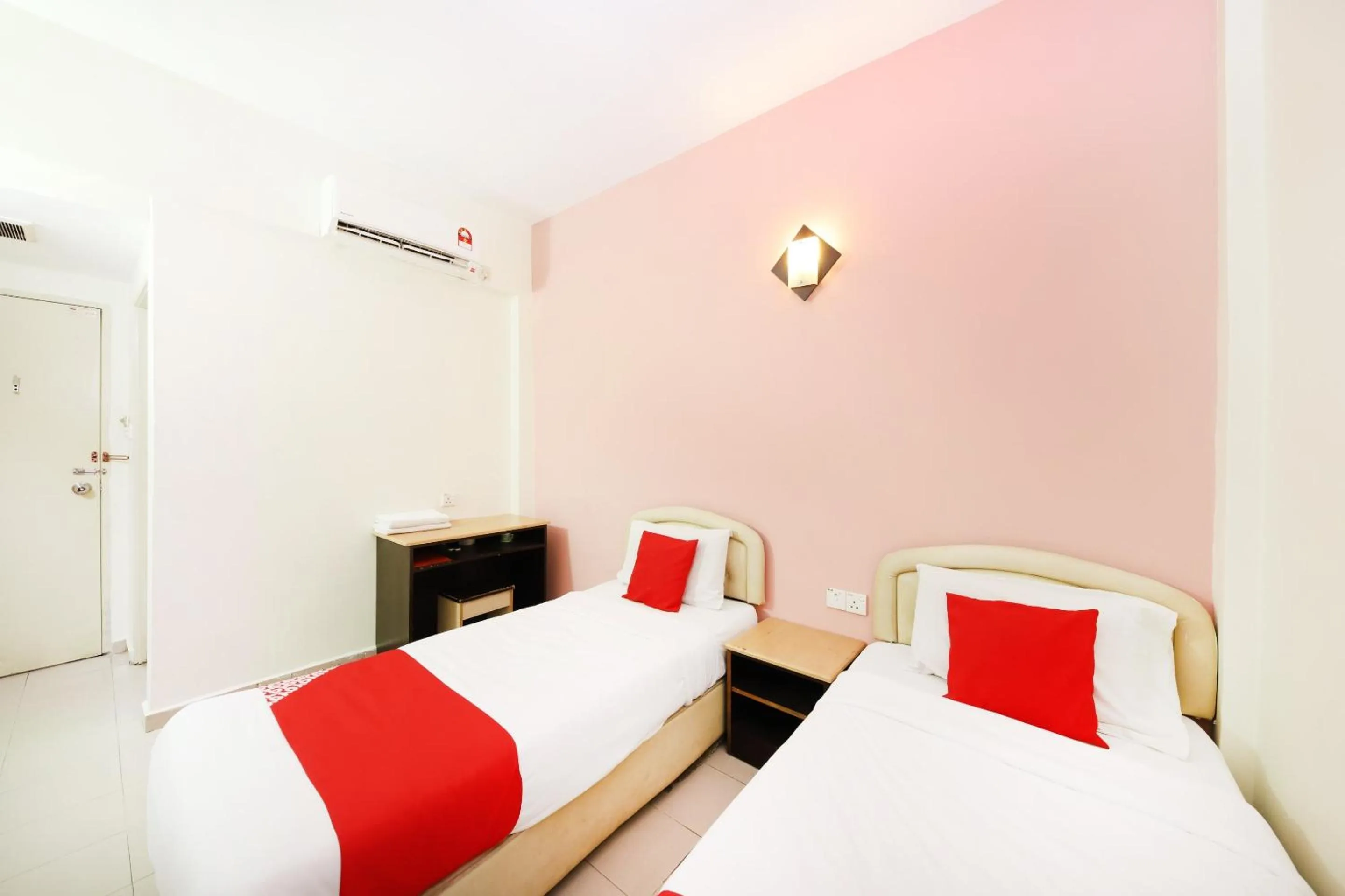 Bedroom, Bed in Hotel O Bahau Near Taisho Mountain Formerly Sri Mutiara Bahau