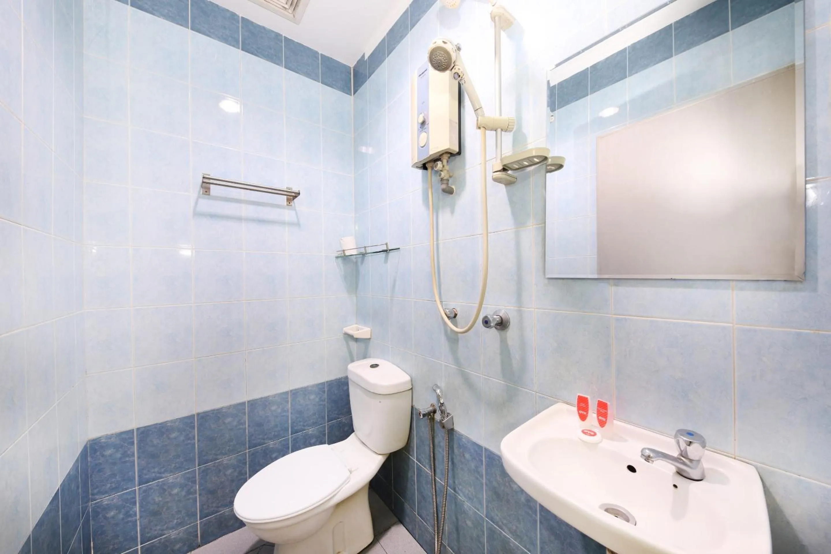 Bathroom in Hotel O Bahau Near Taisho Mountain Formerly Sri Mutiara Bahau