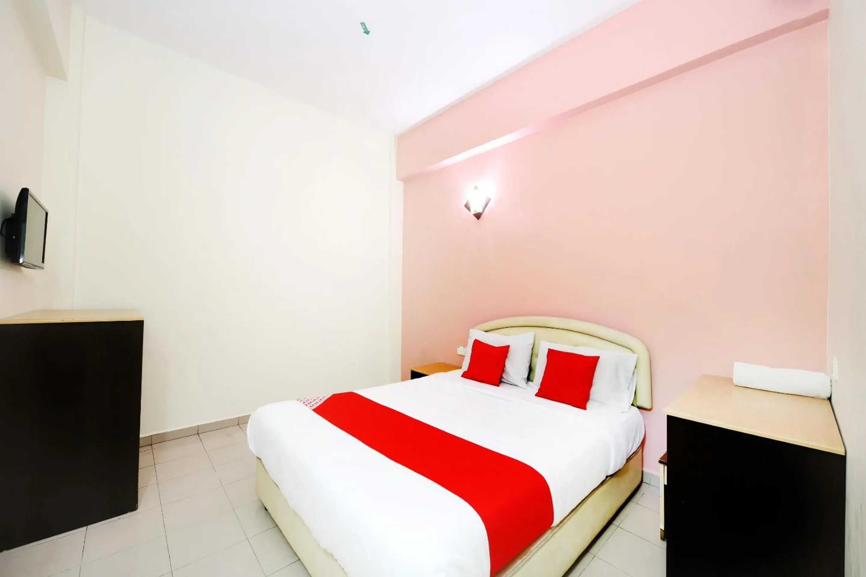 Standard Double Room in Hotel O Bahau Near Taisho Mountain Formerly Sri Mutiara Bahau Standard Double Room in Hotel O Bahau Near Taisho Mountain Formerly Sri Mutiara Bahau