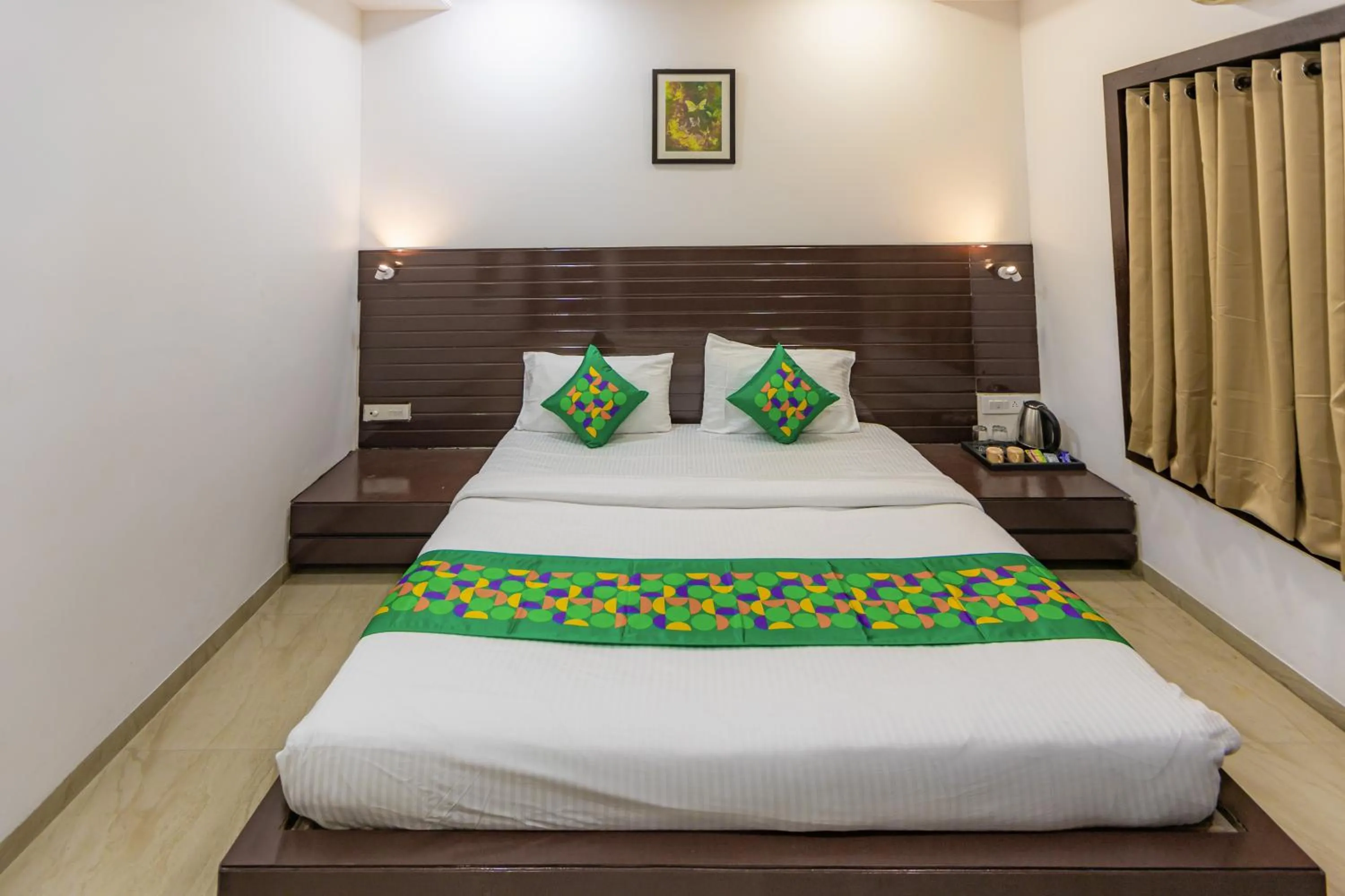 Bedroom, Bed in Treebo Shembekars Inn