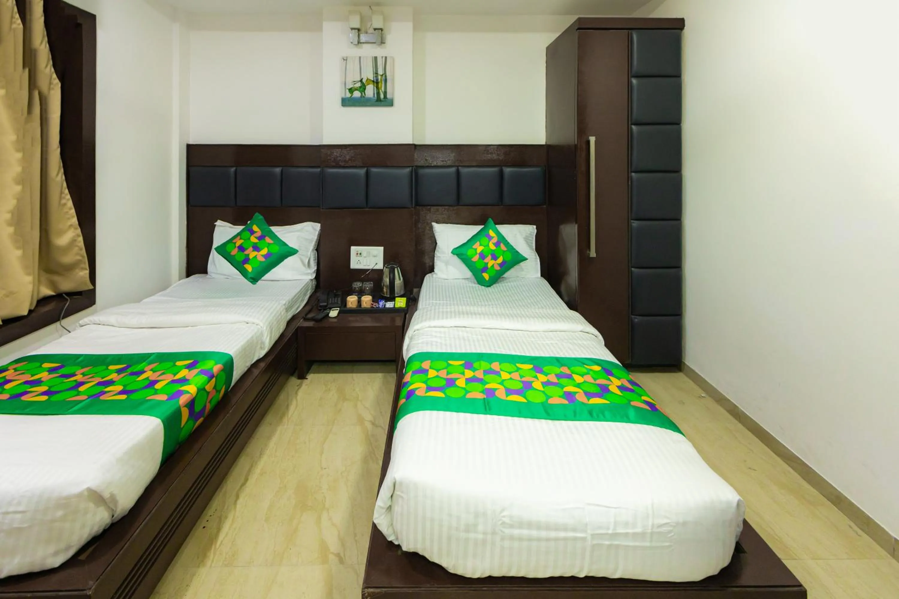 Bedroom, Bed in Treebo Shembekars Inn