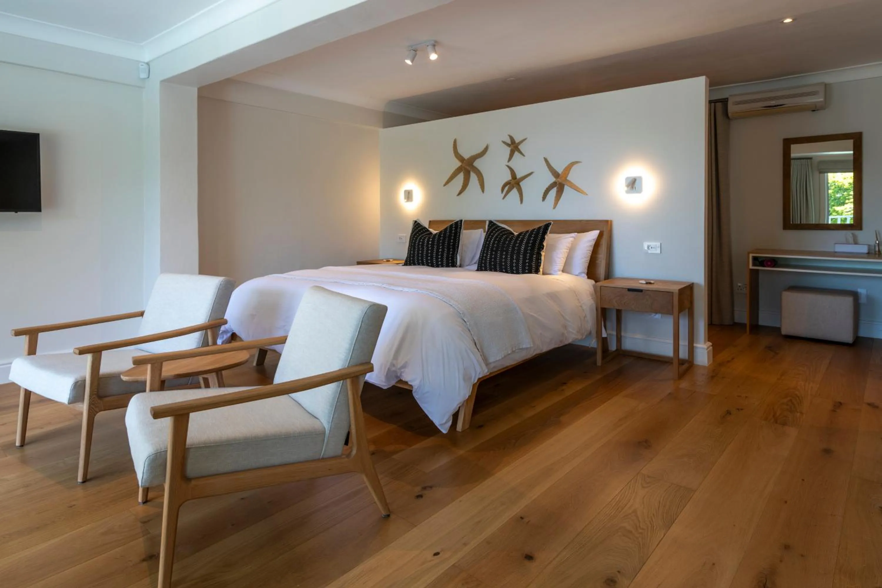 Bed in Hide-Away Guest House