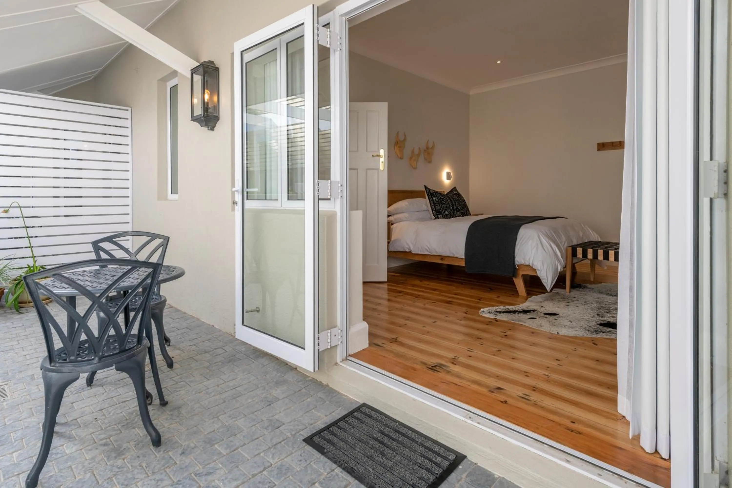 Bed in Hide-Away Guest House