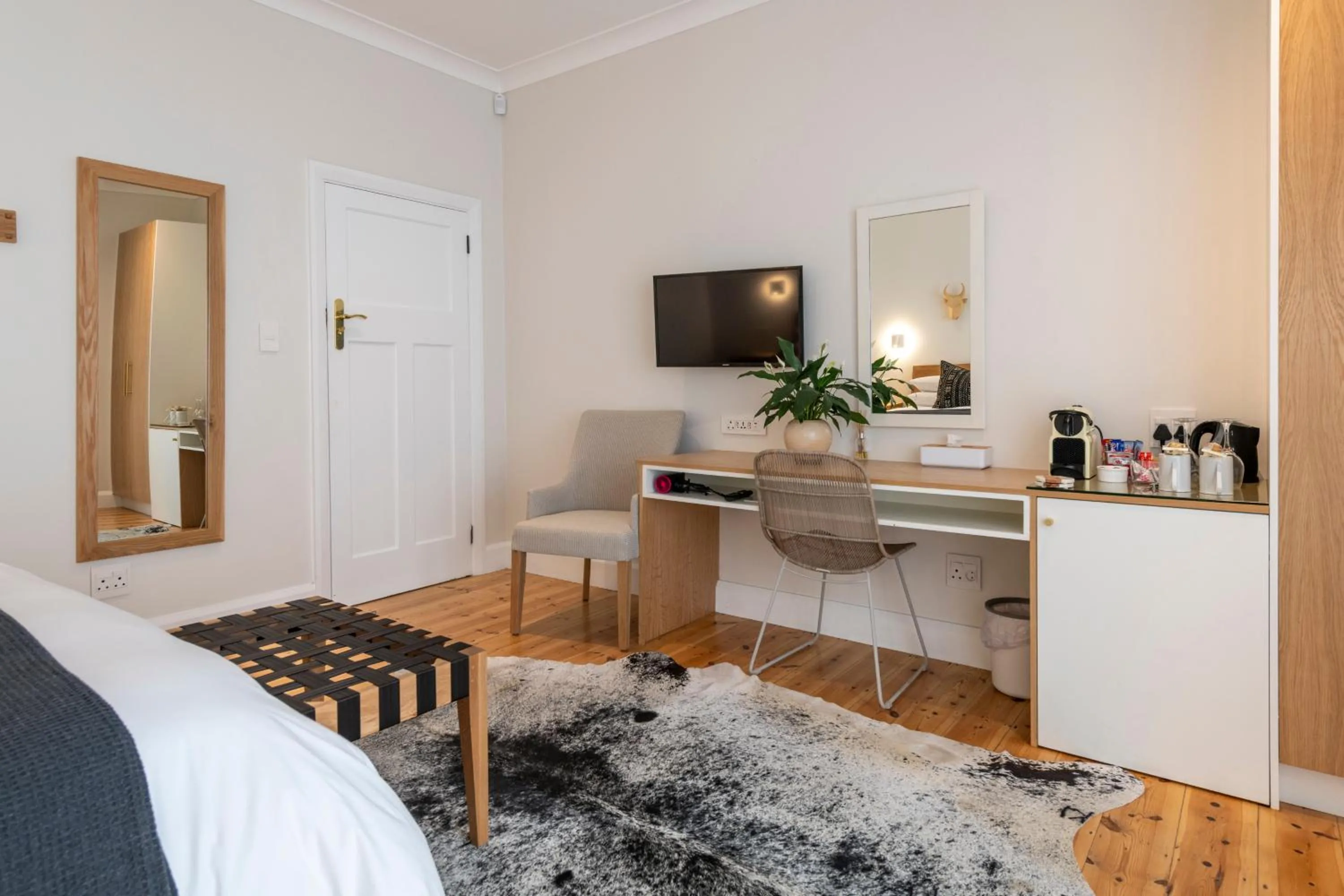 Bed in Hide-Away Guest House