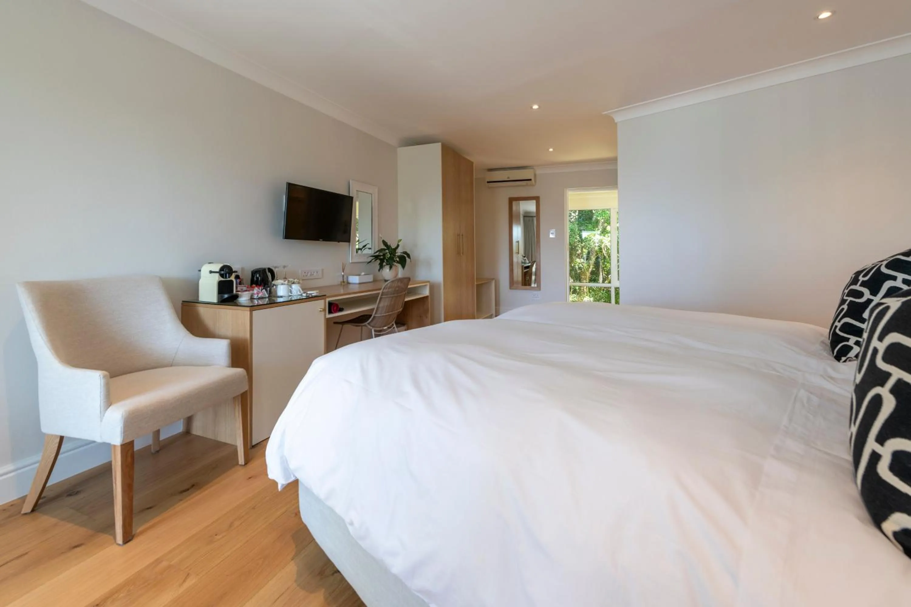 Bed in Hide-Away Guest House