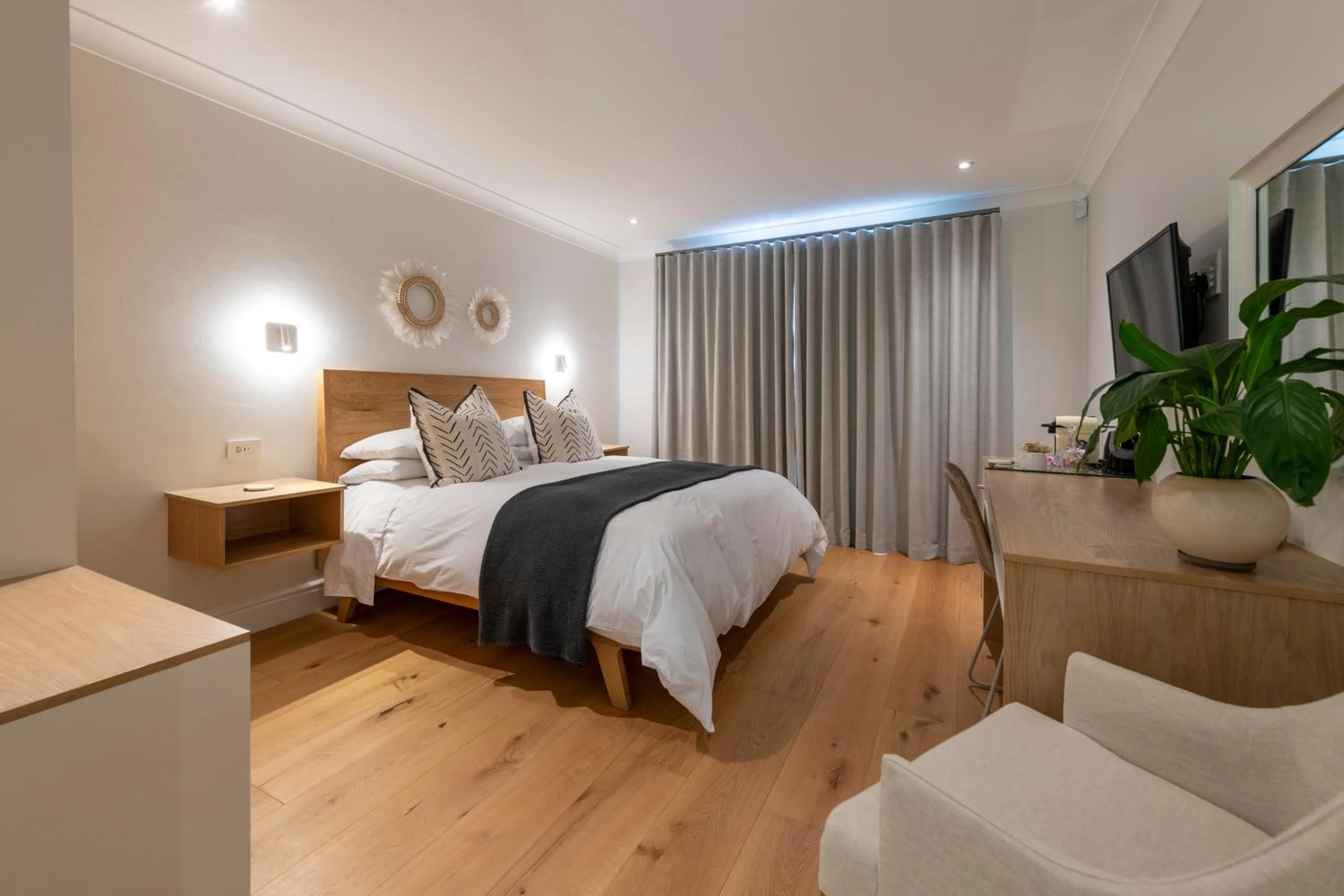 Bed in Hide-Away Guest House