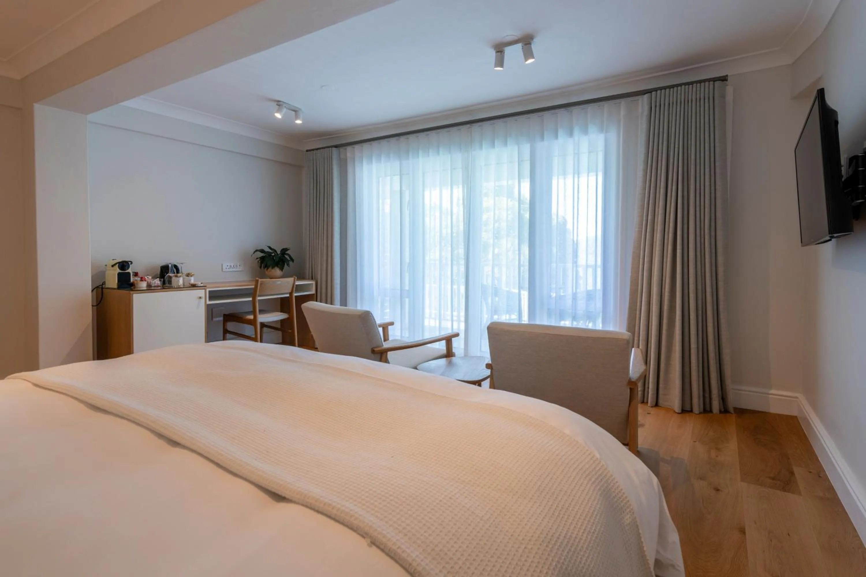 Bed in Hide-Away Guest House