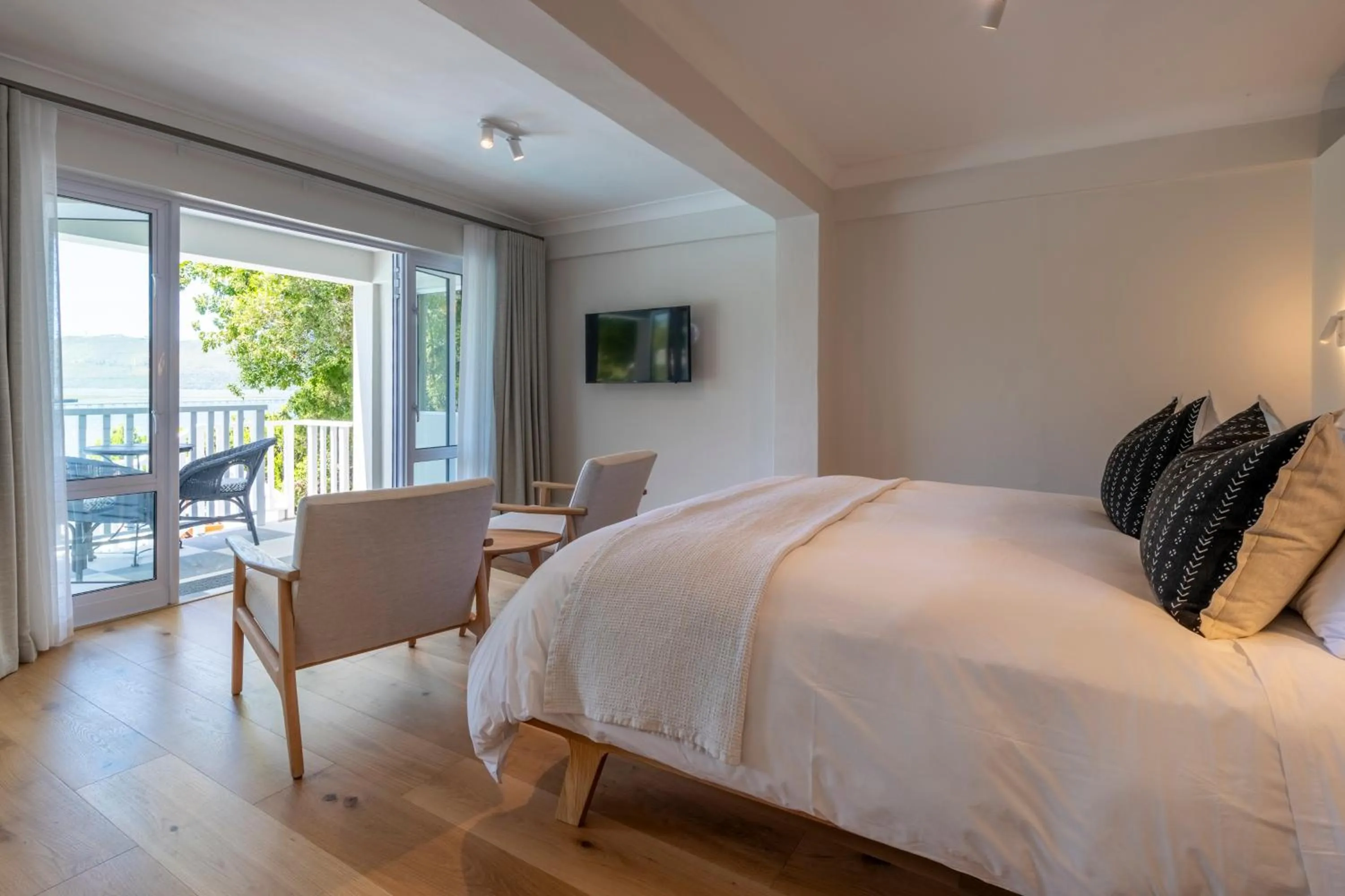 Bed in Hide-Away Guest House