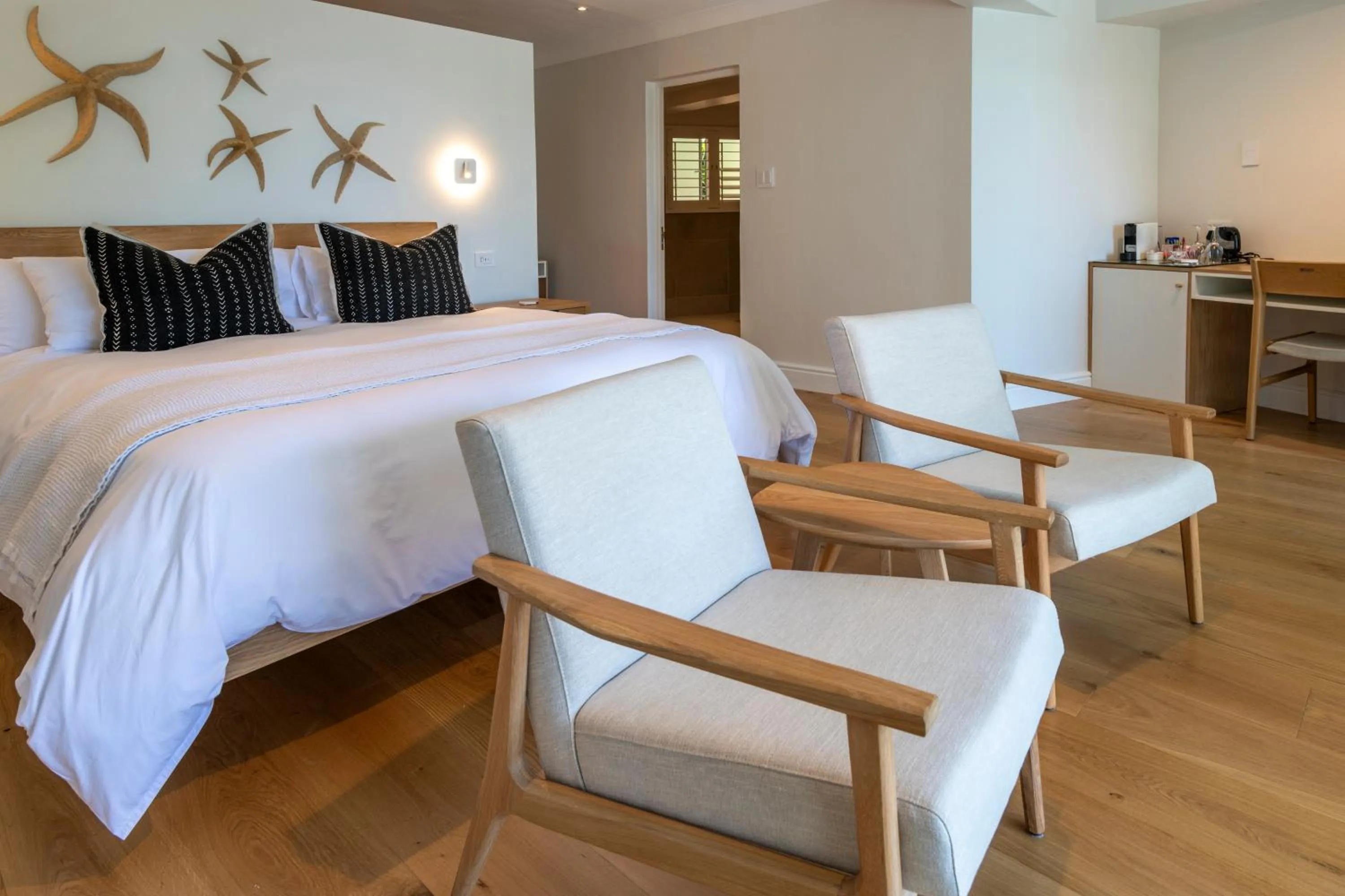 Bed in Hide-Away Guest House