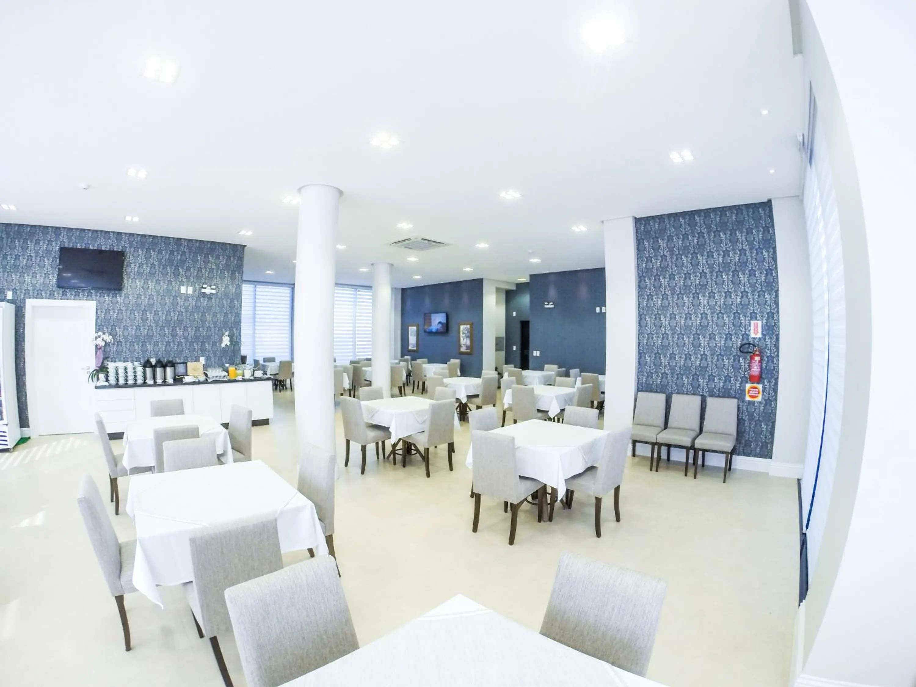 Restaurant/places to eat in Seville Park Hotel