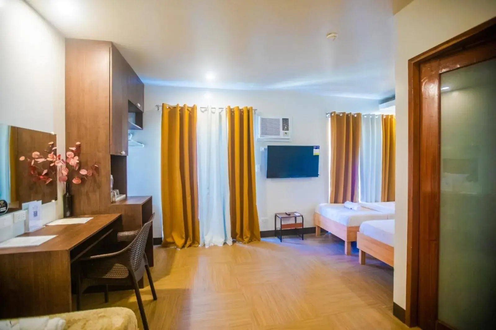 Triple Room with Balcony - single occupancy in Hotel NaeR Triple Room with Balcony - single occupancy in Hotel NaeR