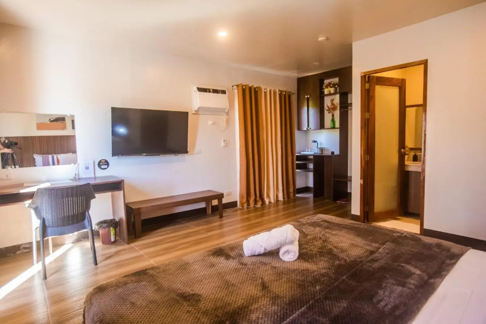 King Room with Balcony in Hotel NaeR King Room with Balcony in Hotel NaeR