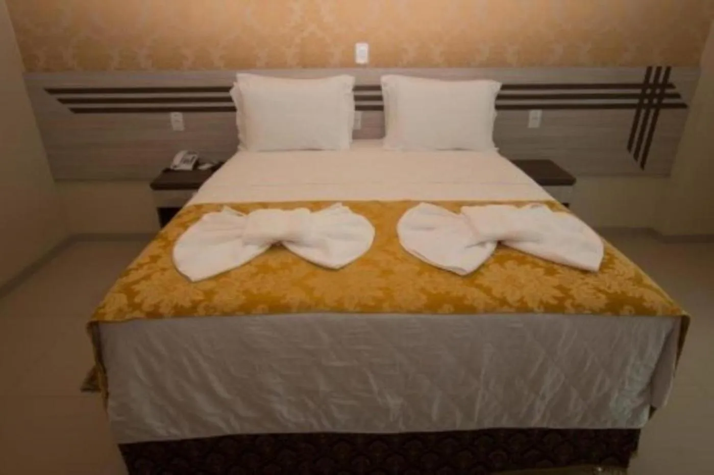 towels, Bed in Hotel Vale Do Xingu