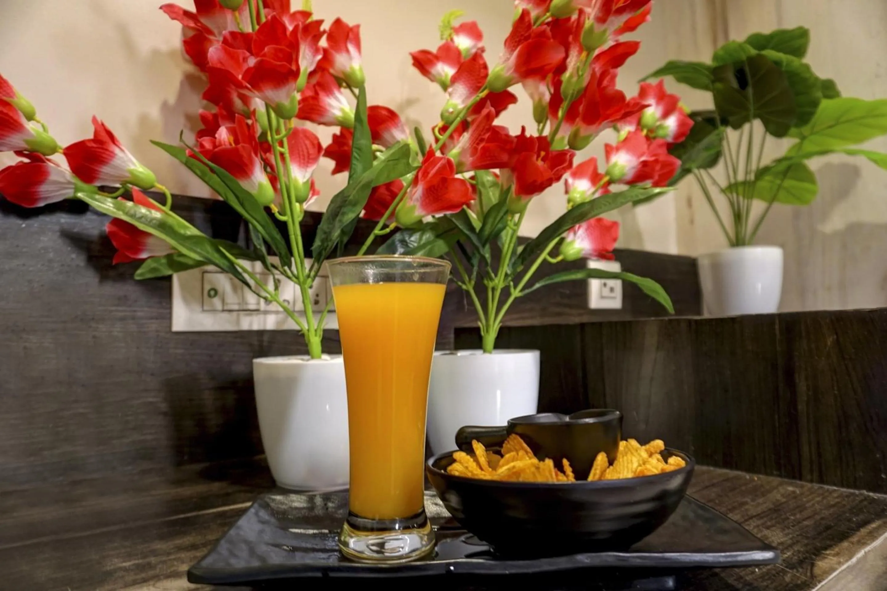 Bedroom in Super Townhouse OAK Regal Inn Near Sant Tukaram Nagar Metro Station